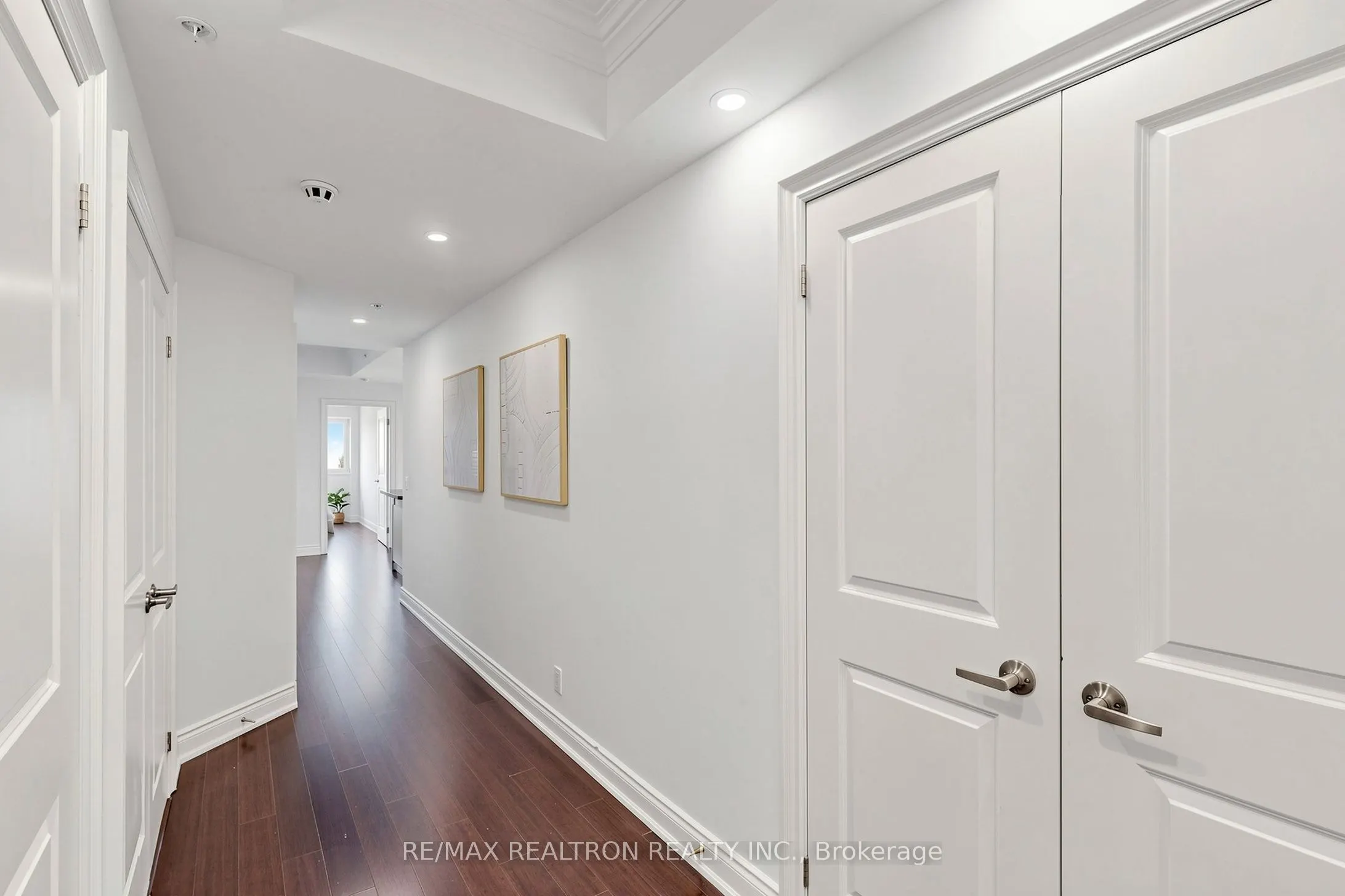205 Lakeshore Road W #201