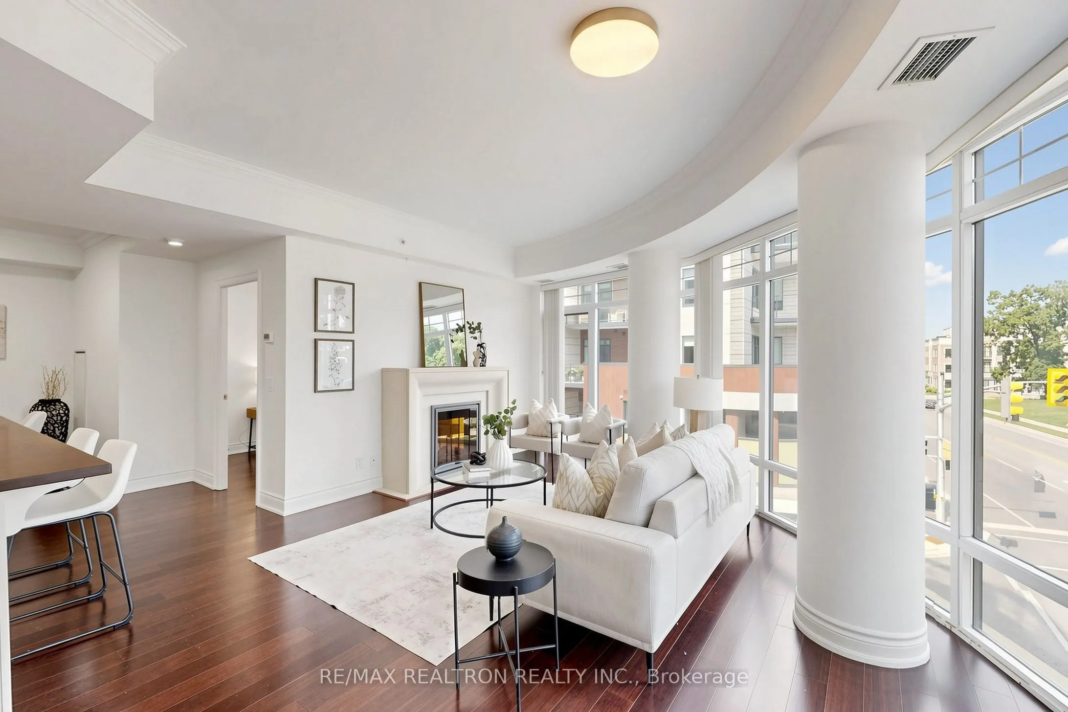 205 Lakeshore Road W #201