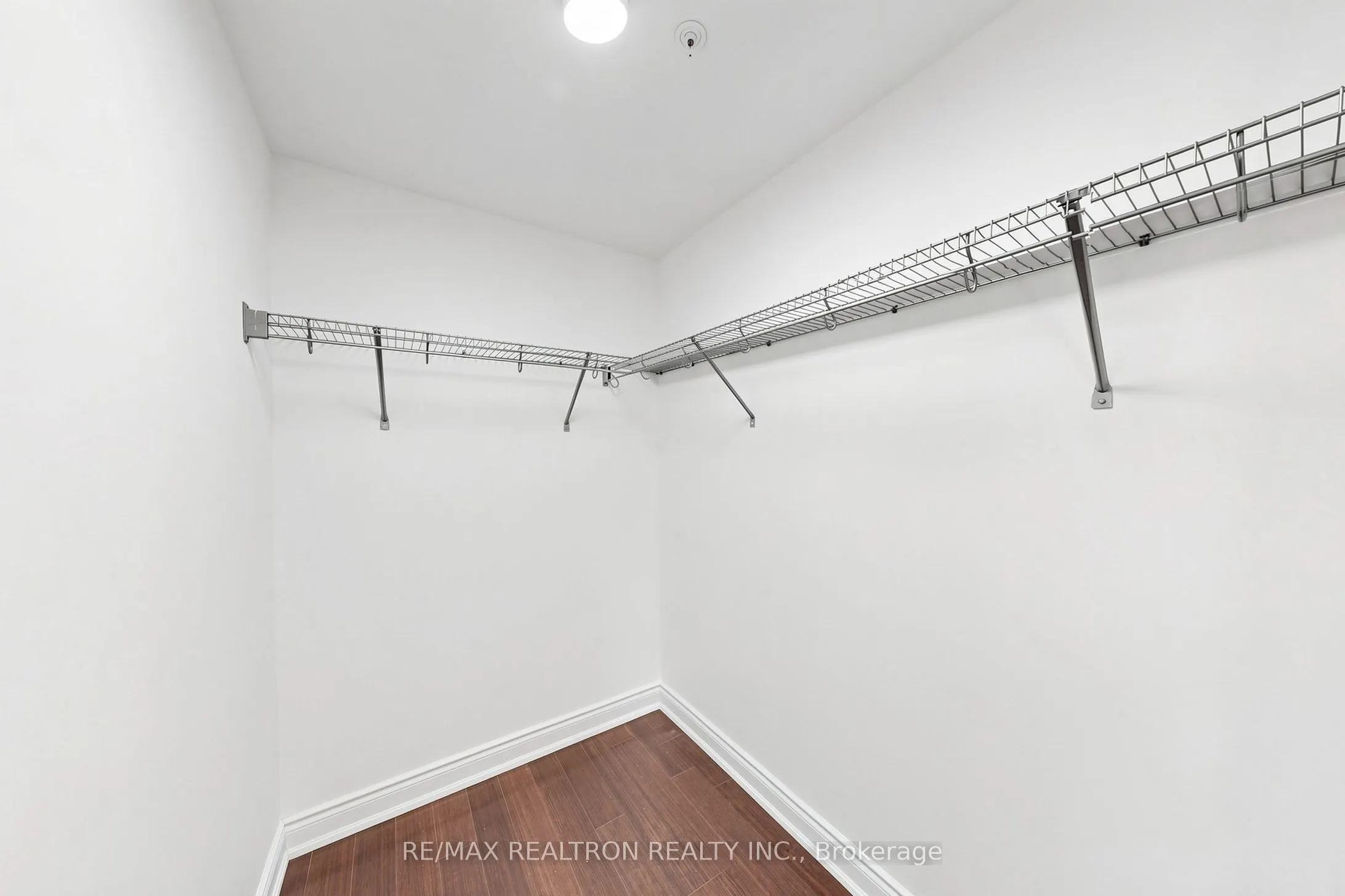 205 Lakeshore Road W #201