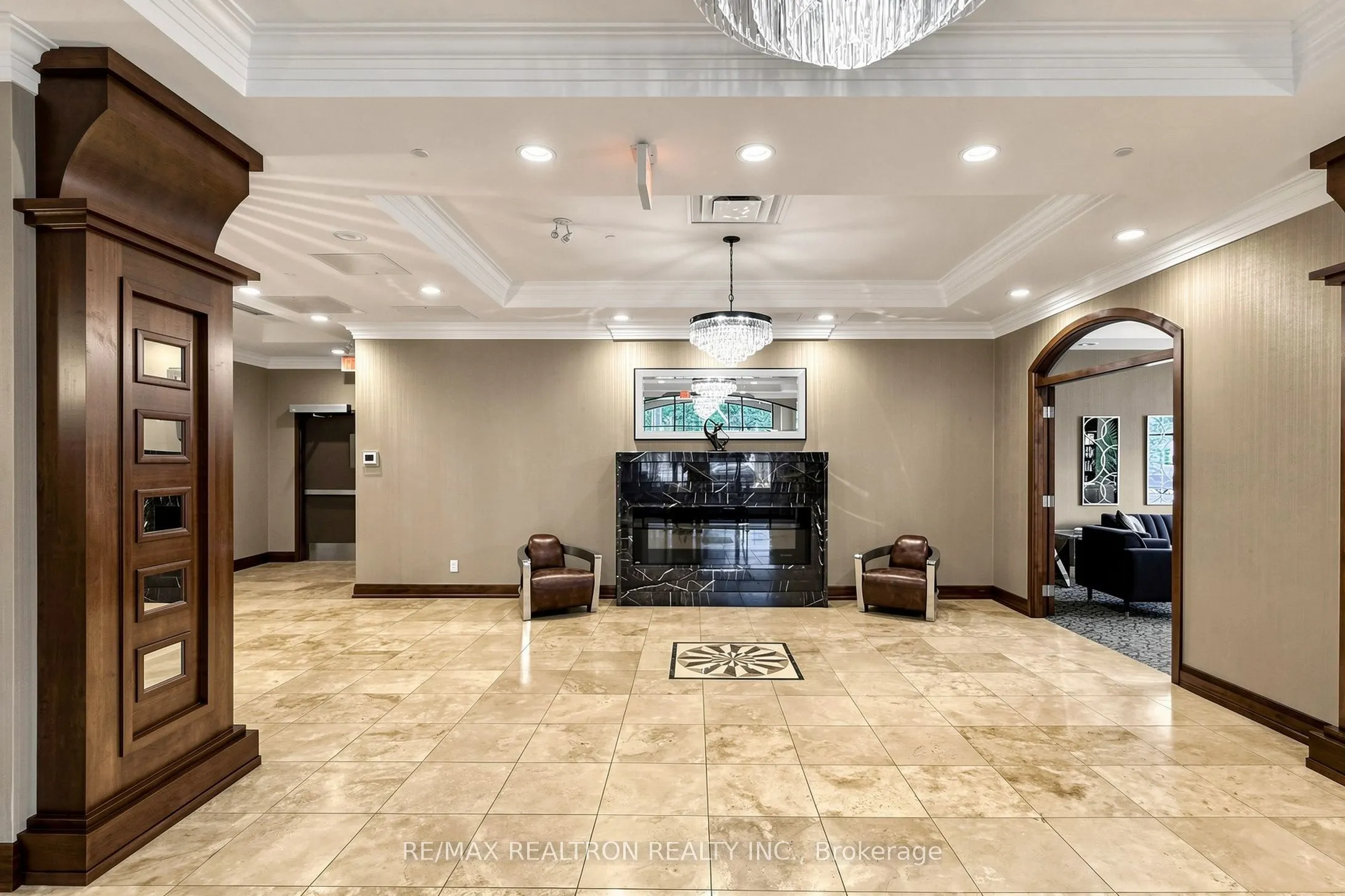 205 Lakeshore Road W #201