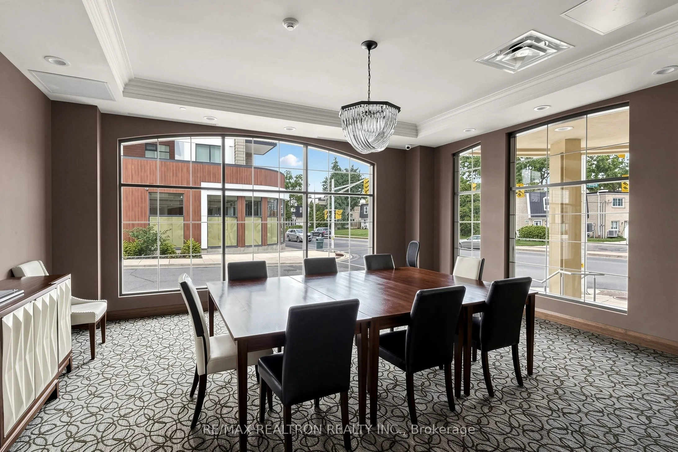 205 Lakeshore Road W #201
