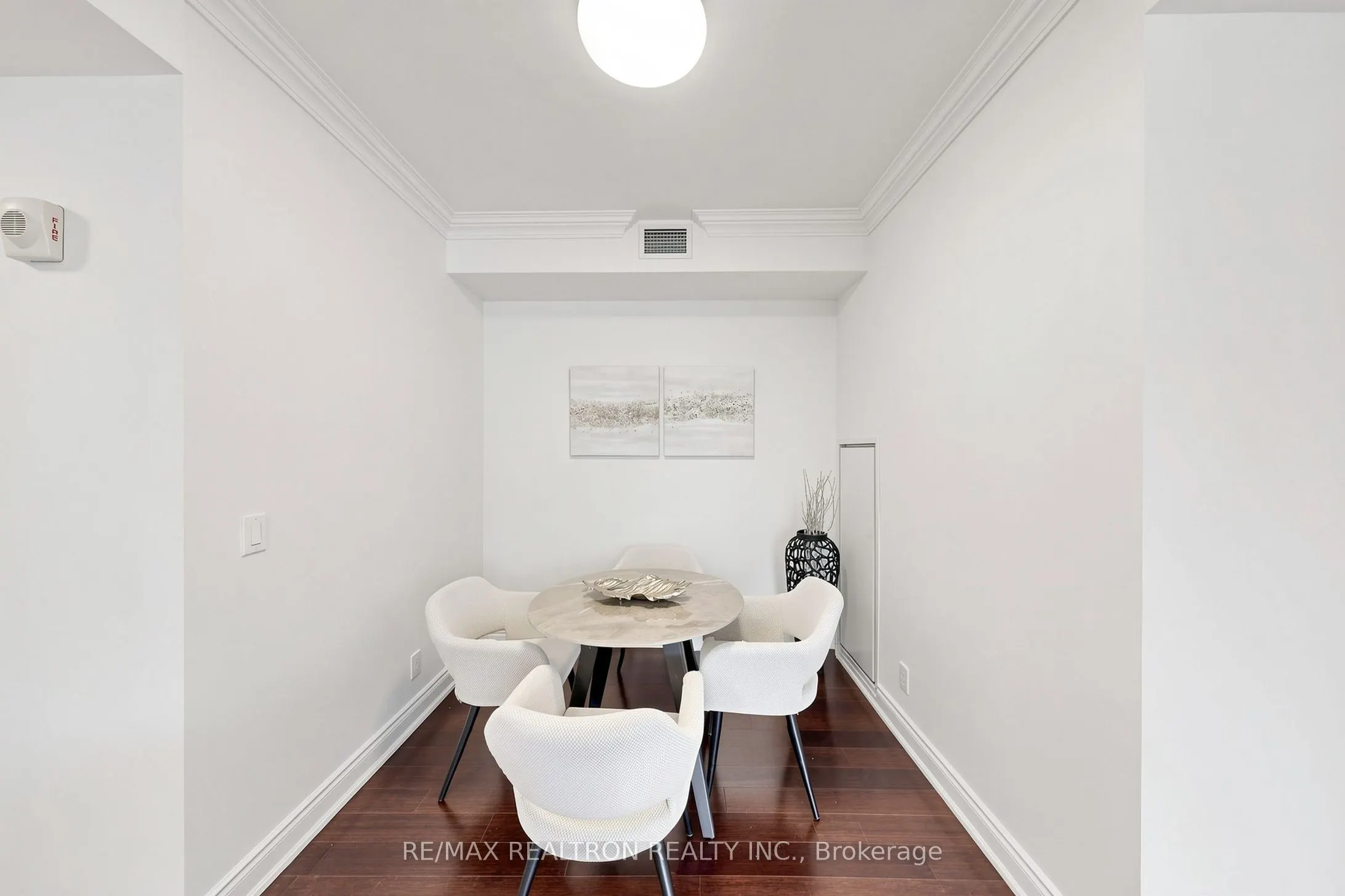 205 Lakeshore Road W #201