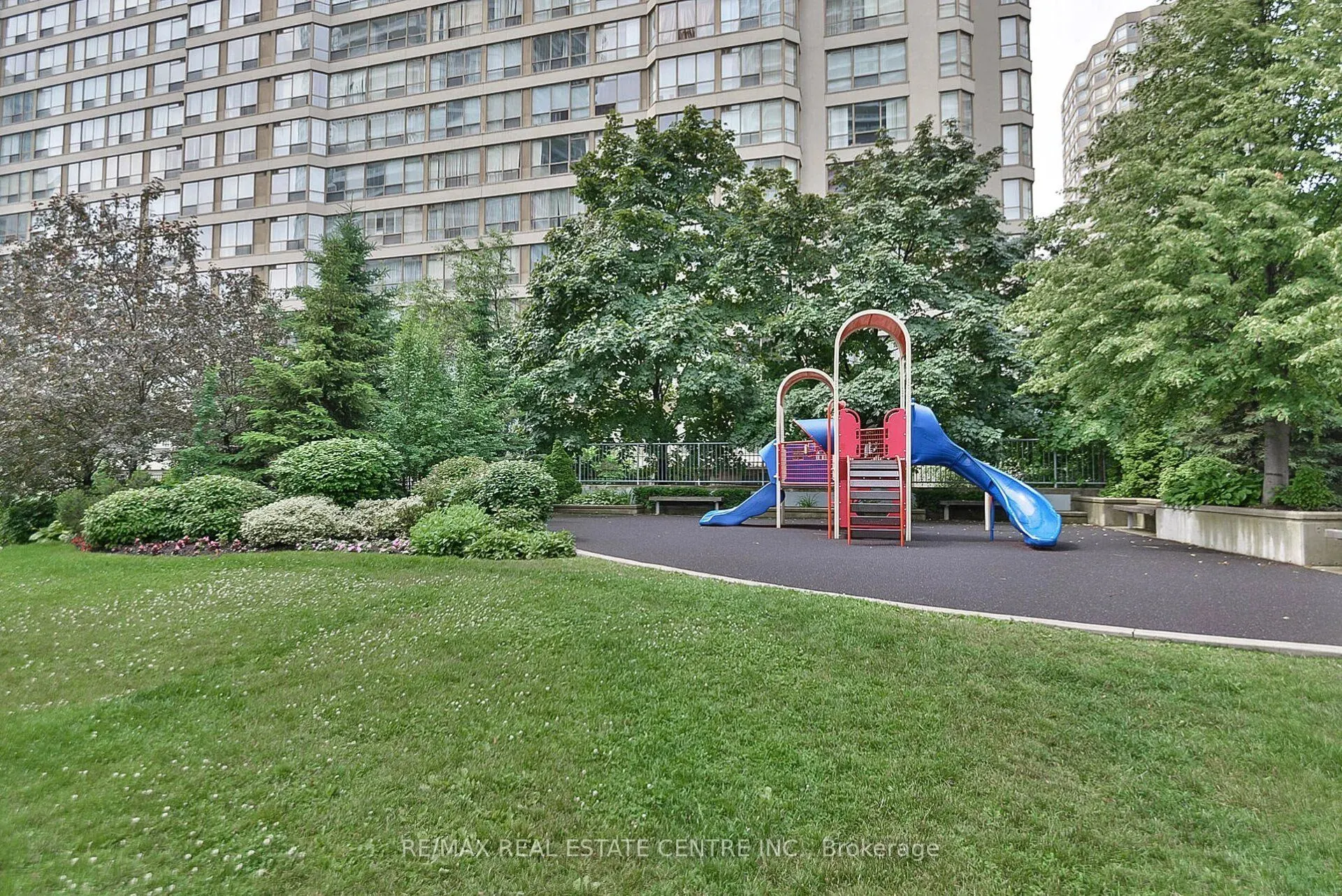 33 Elm Drive #1205