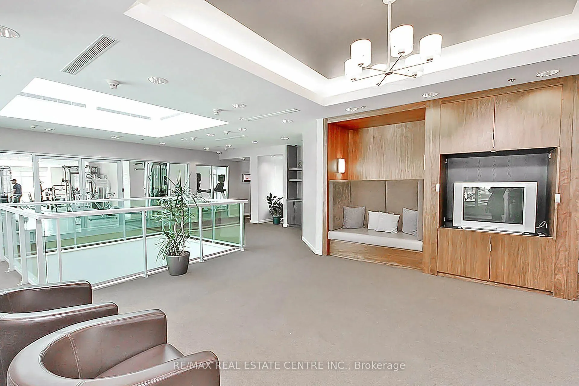 33 Elm Drive #1205