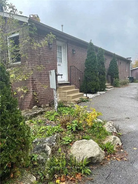 43 MAIN Street S #2B