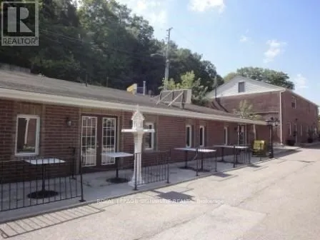 43 MAIN Street S #2B