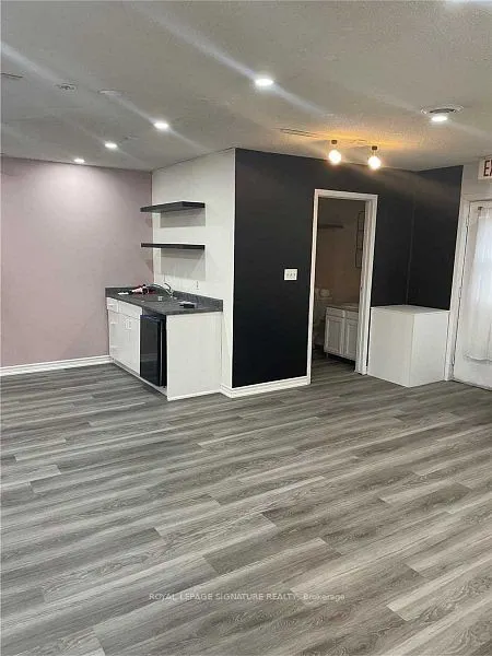 43 MAIN Street S #2B