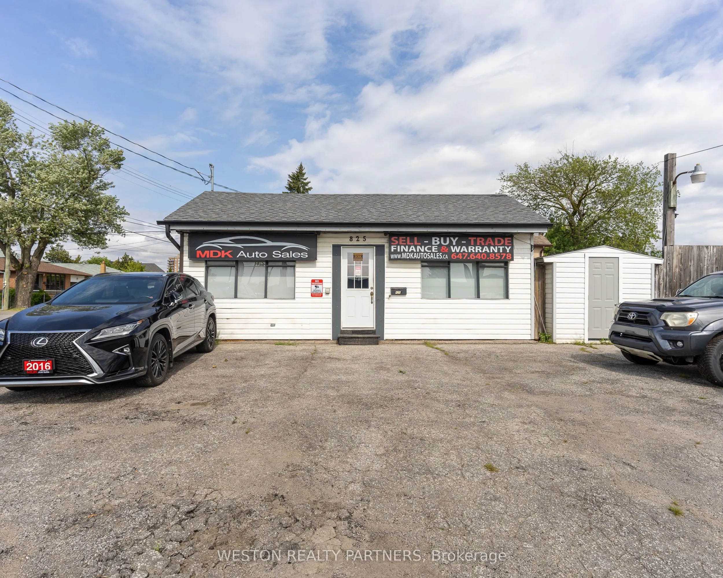 825-827 Lakeshore Road E