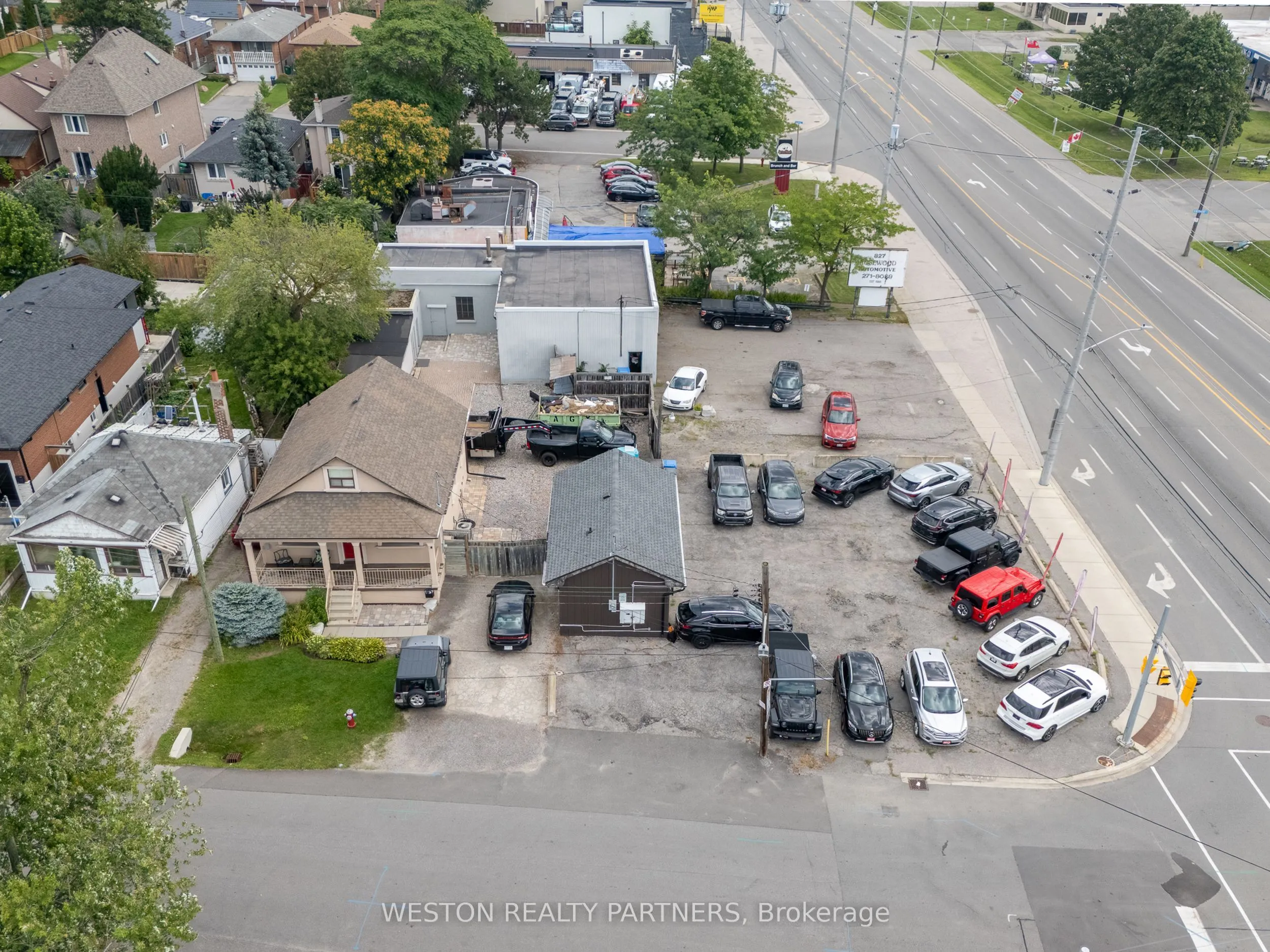 825-827 Lakeshore Road E
