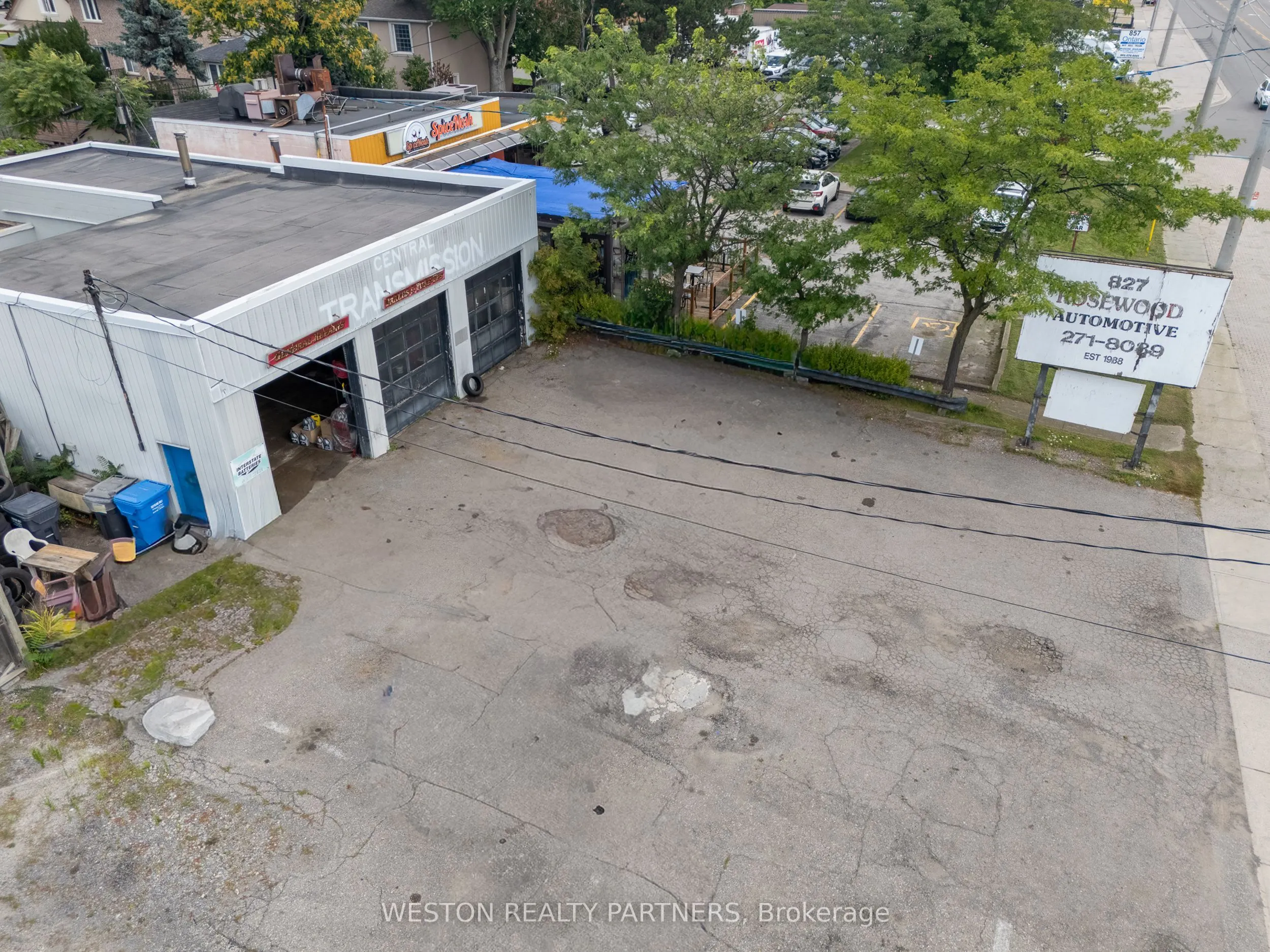 825-827 Lakeshore Road E