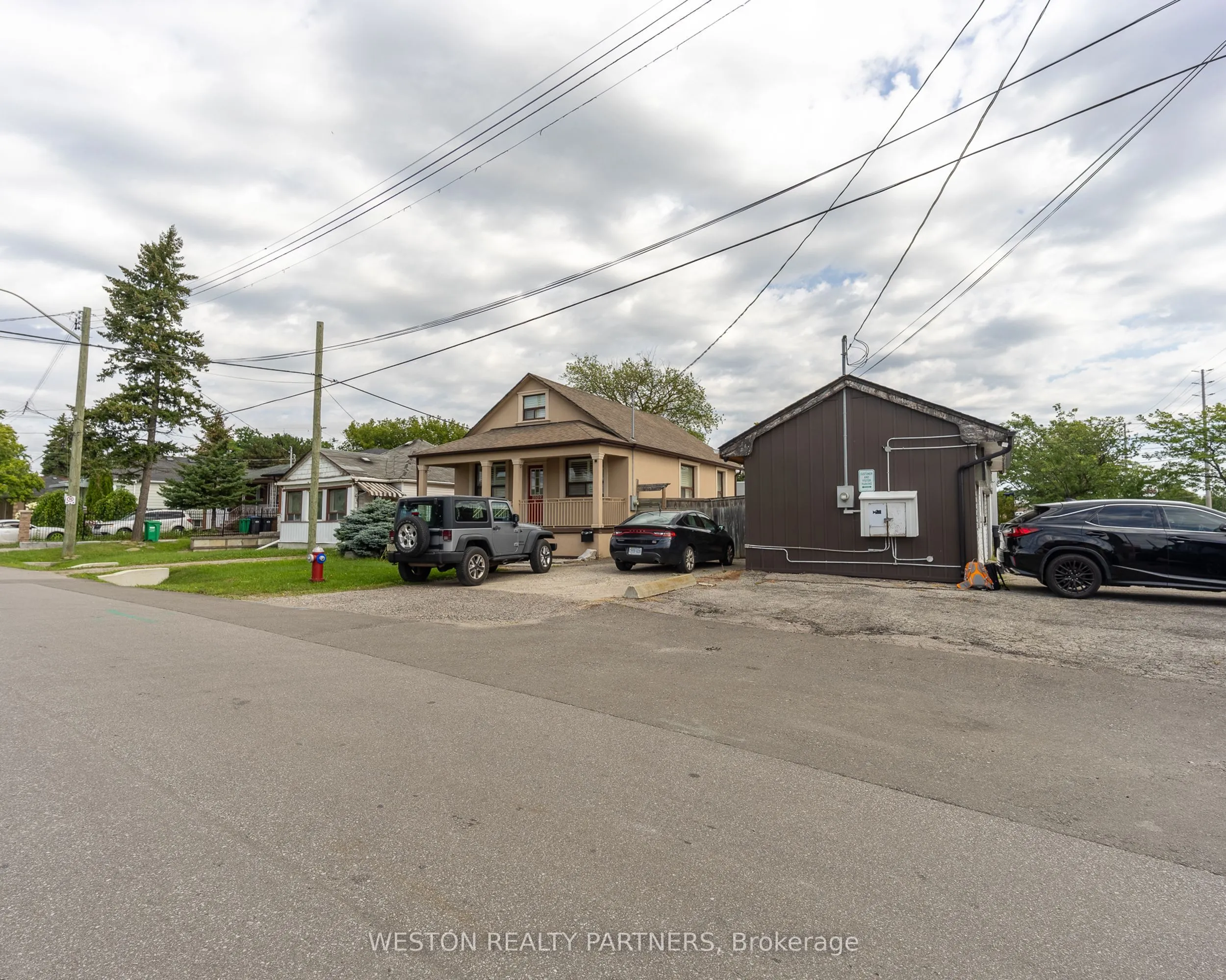 825-827 Lakeshore Road E