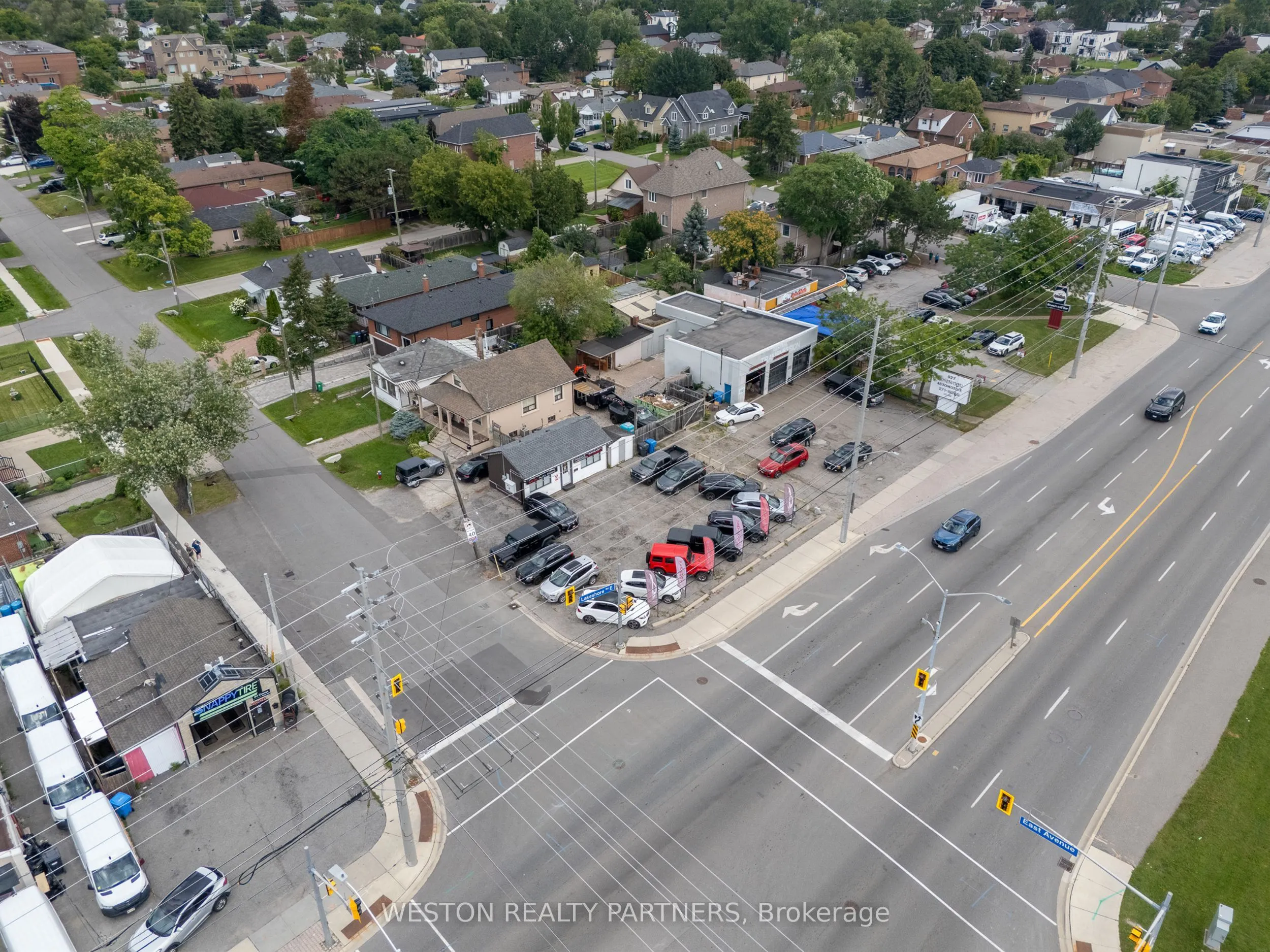 825-827 Lakeshore Road E