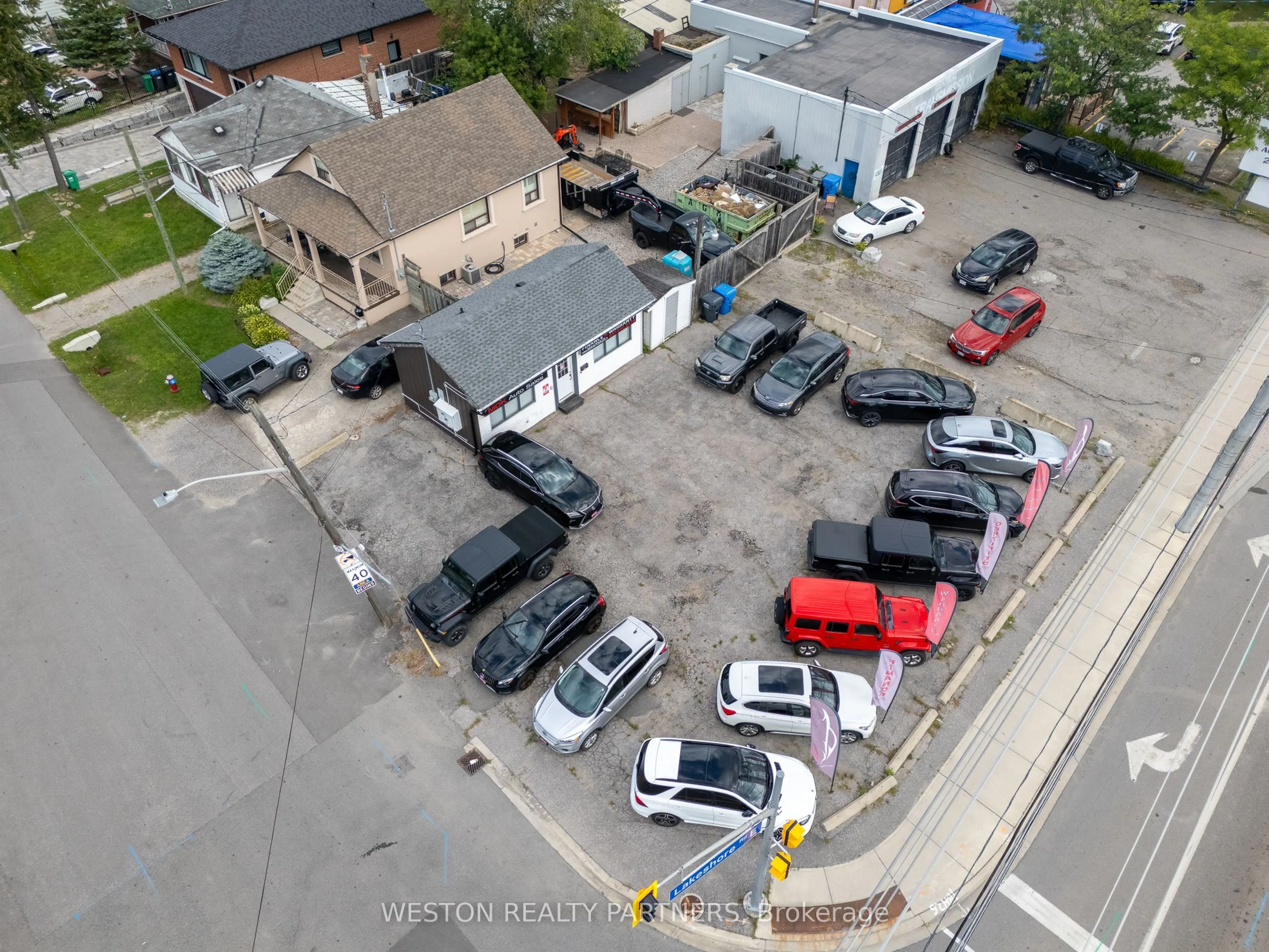 825-827 Lakeshore Road E