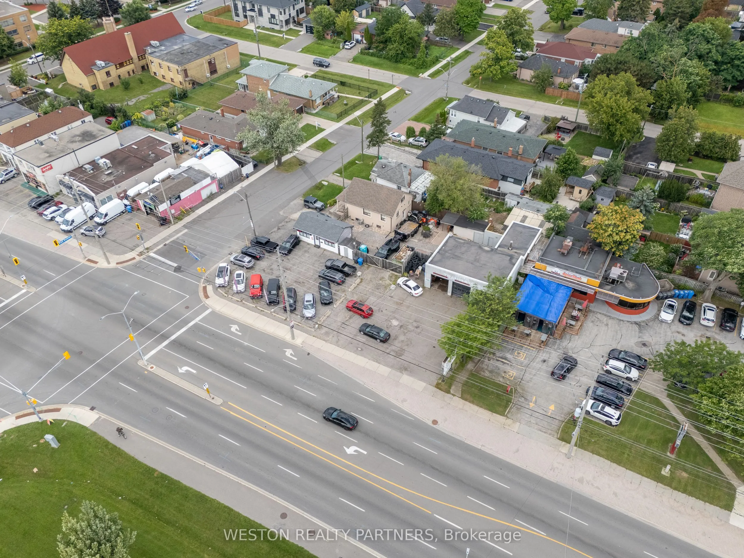 825-827 Lakeshore Road E