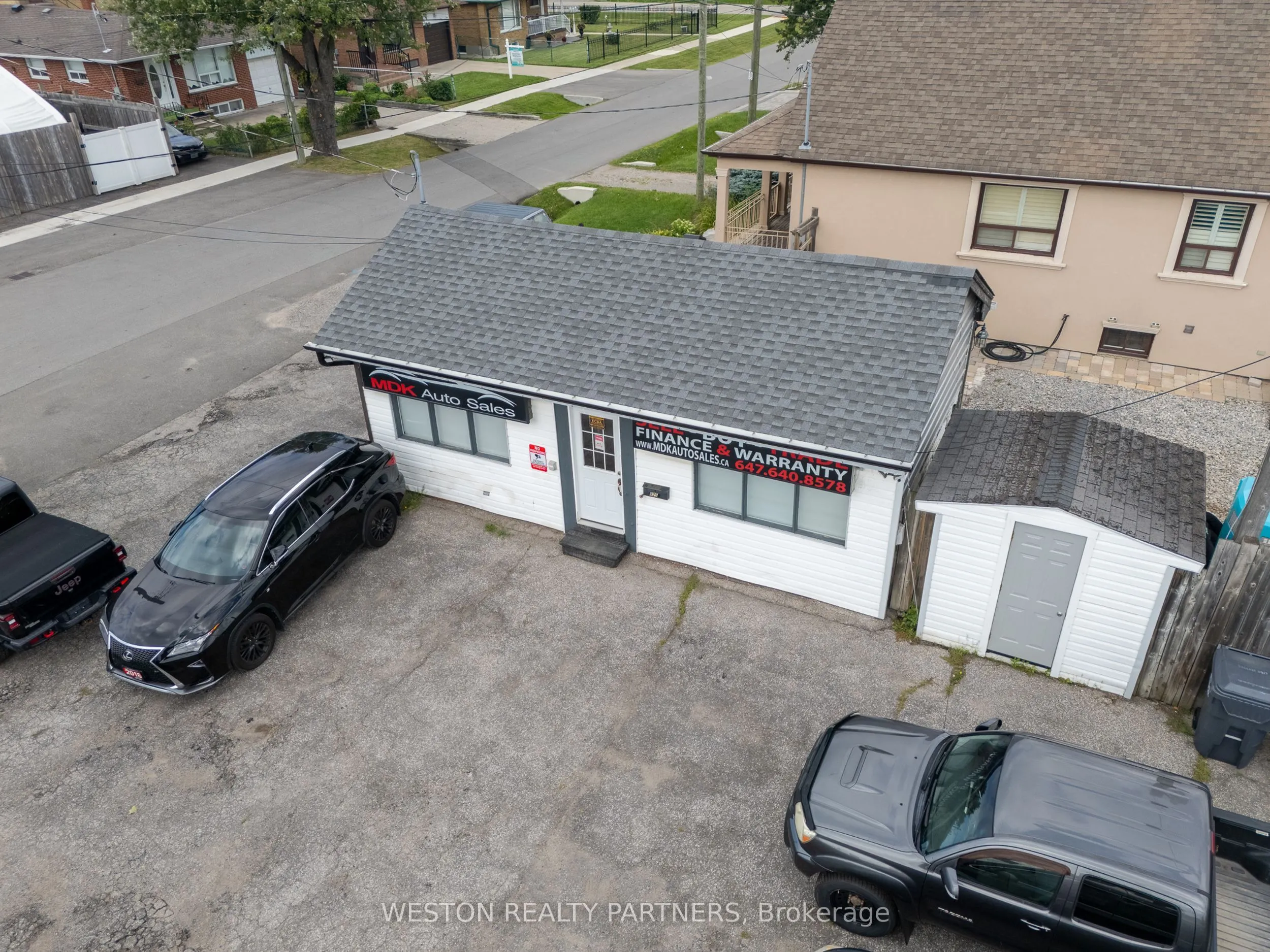 825-827 Lakeshore Road E
