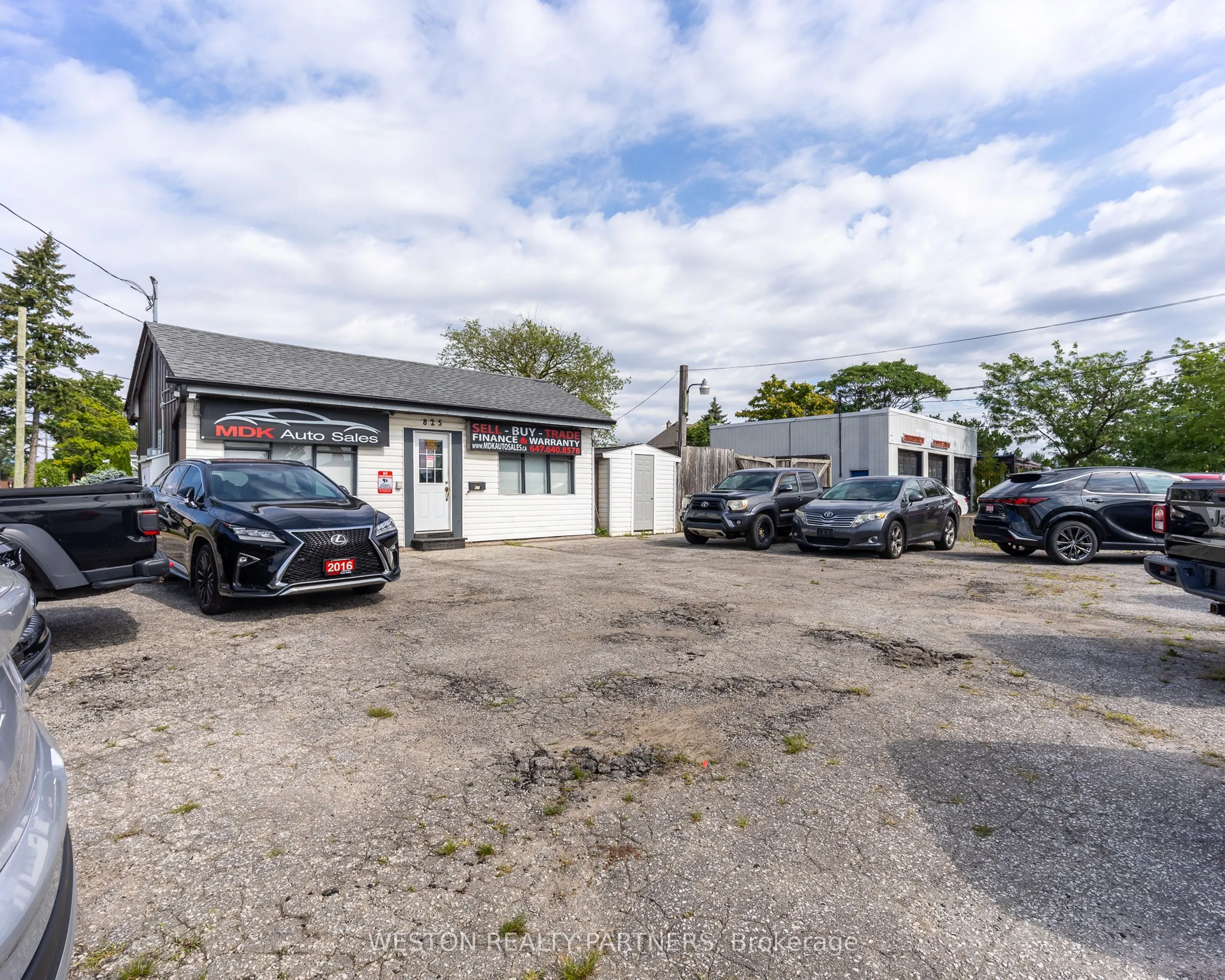 825-827 Lakeshore Road E