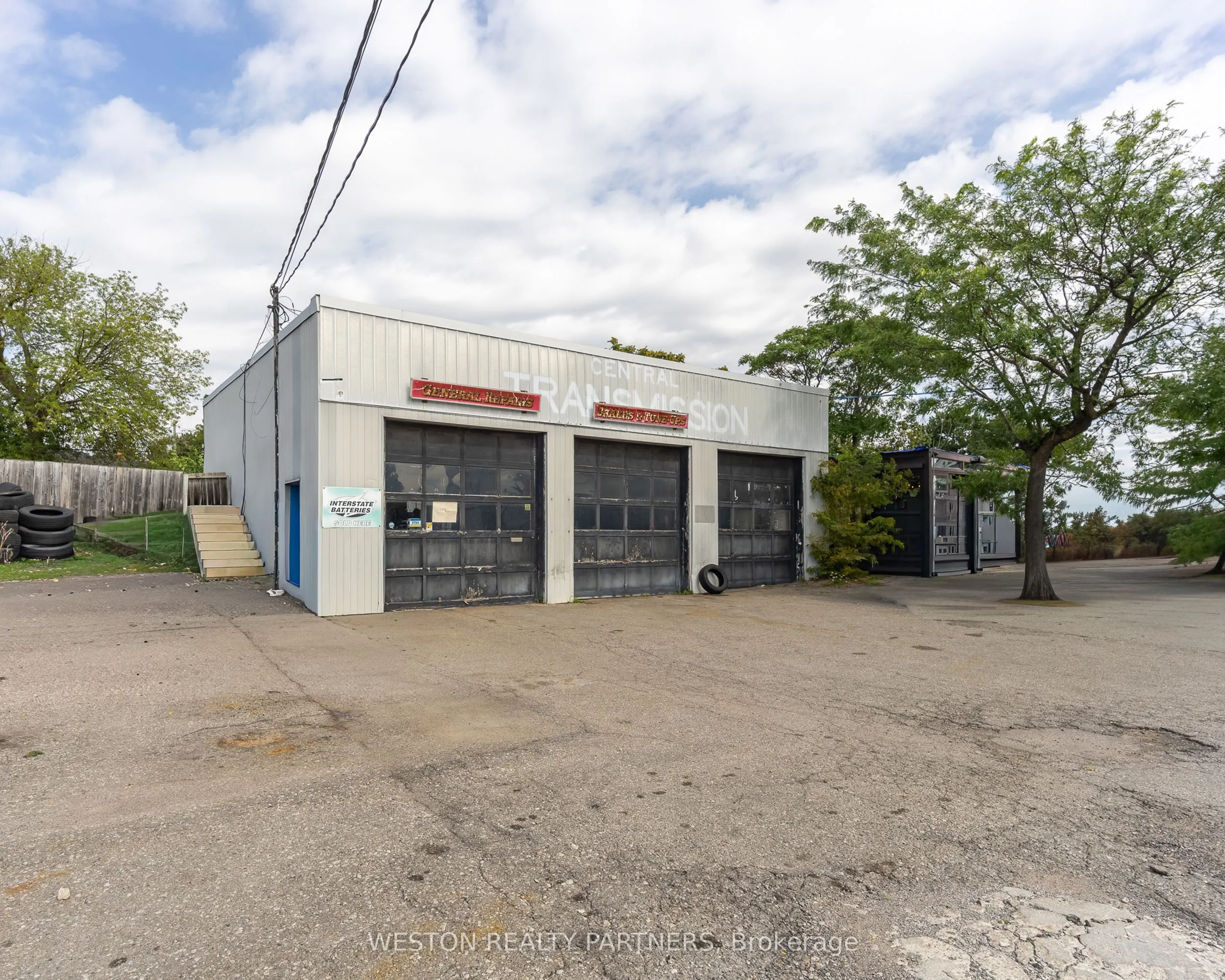 825-827 Lakeshore Road E