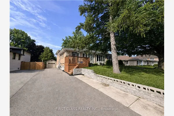 1323 Redbank Crescent