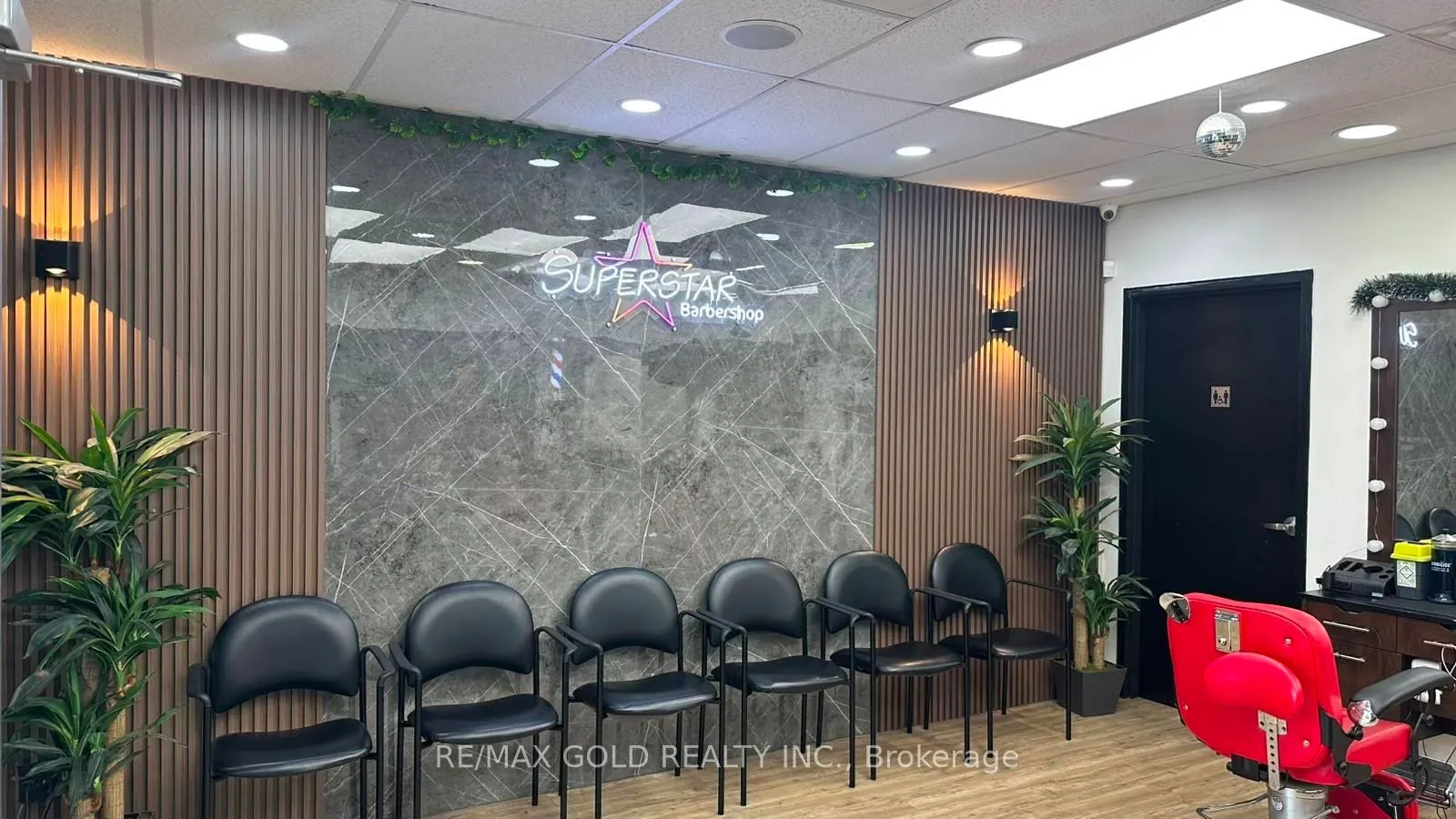 24 Dundas Street E #2