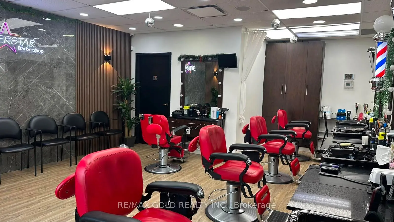 24 Dundas Street E #2