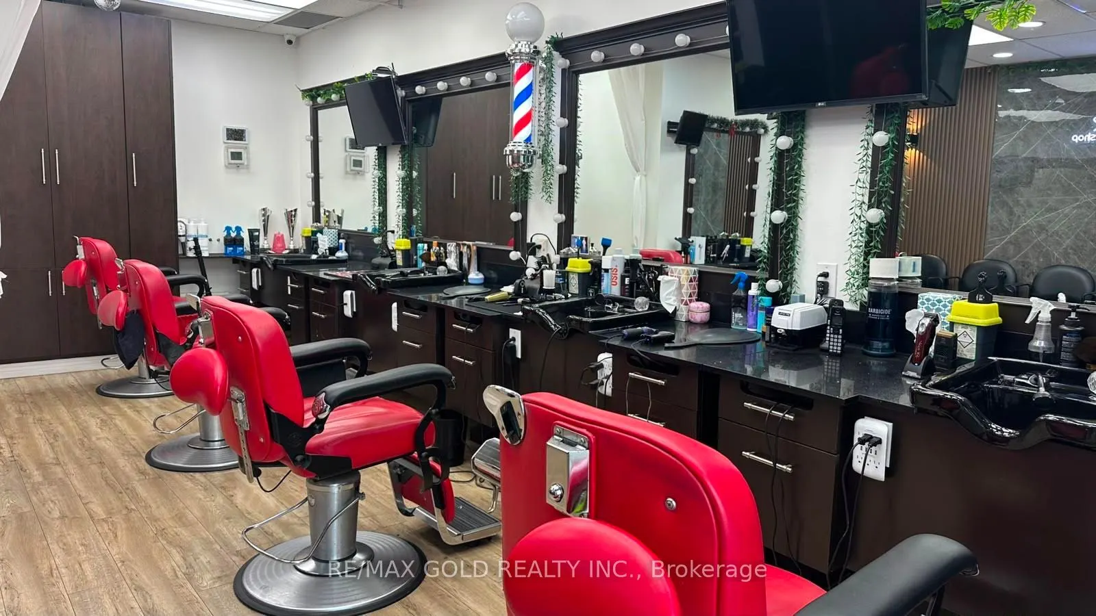 24 Dundas Street E #2