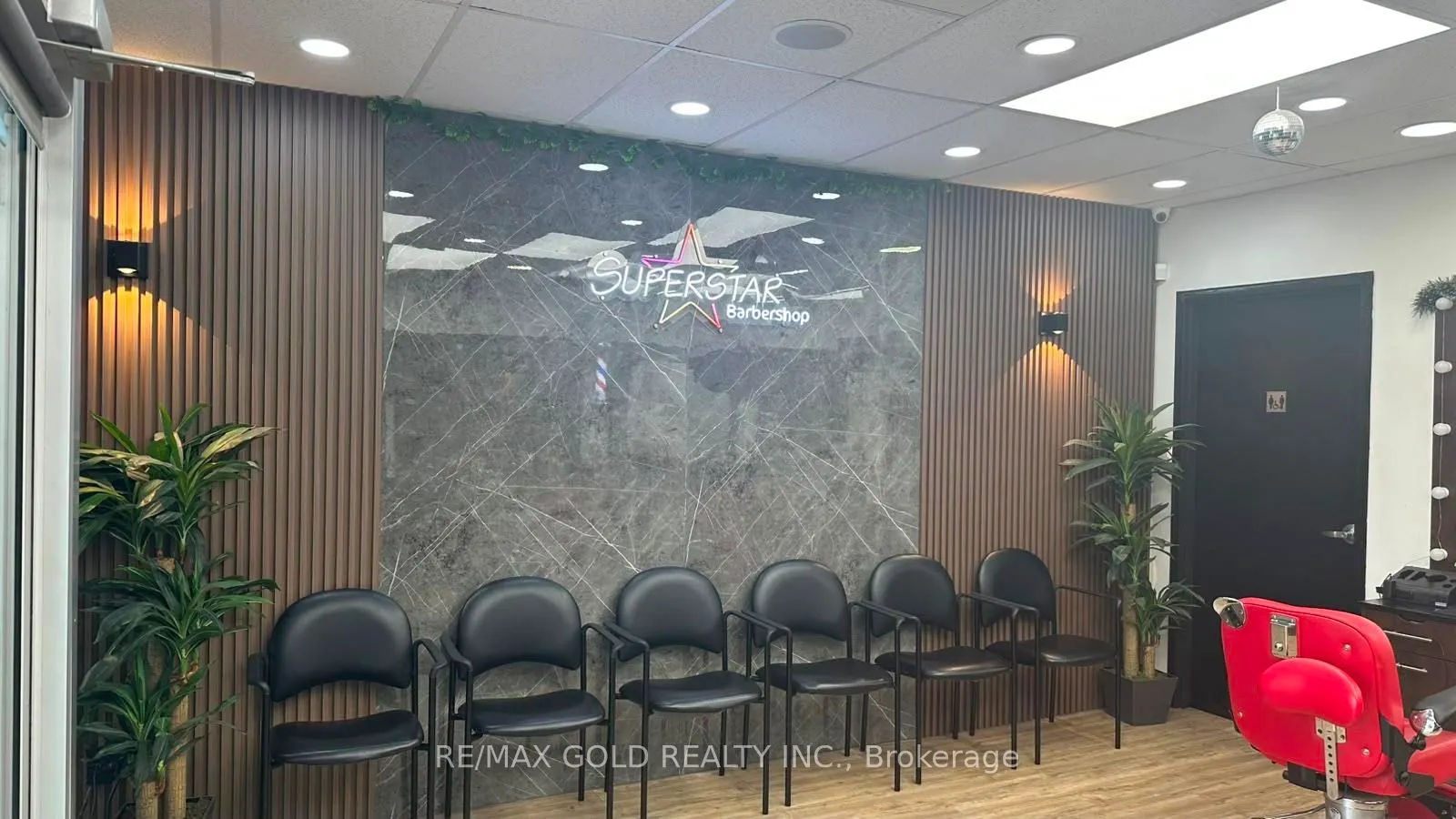 24 Dundas Street E #2