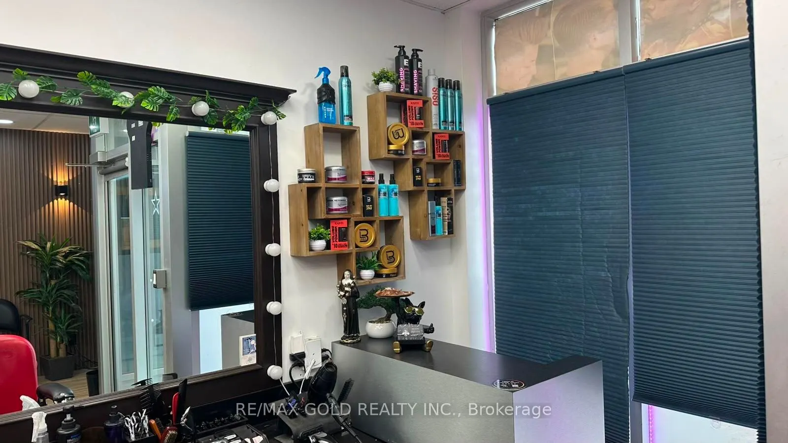 24 Dundas Street E #2
