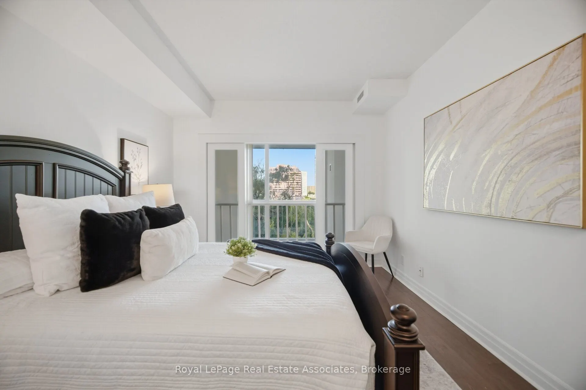 220 Burnhamthorpe Road W #305