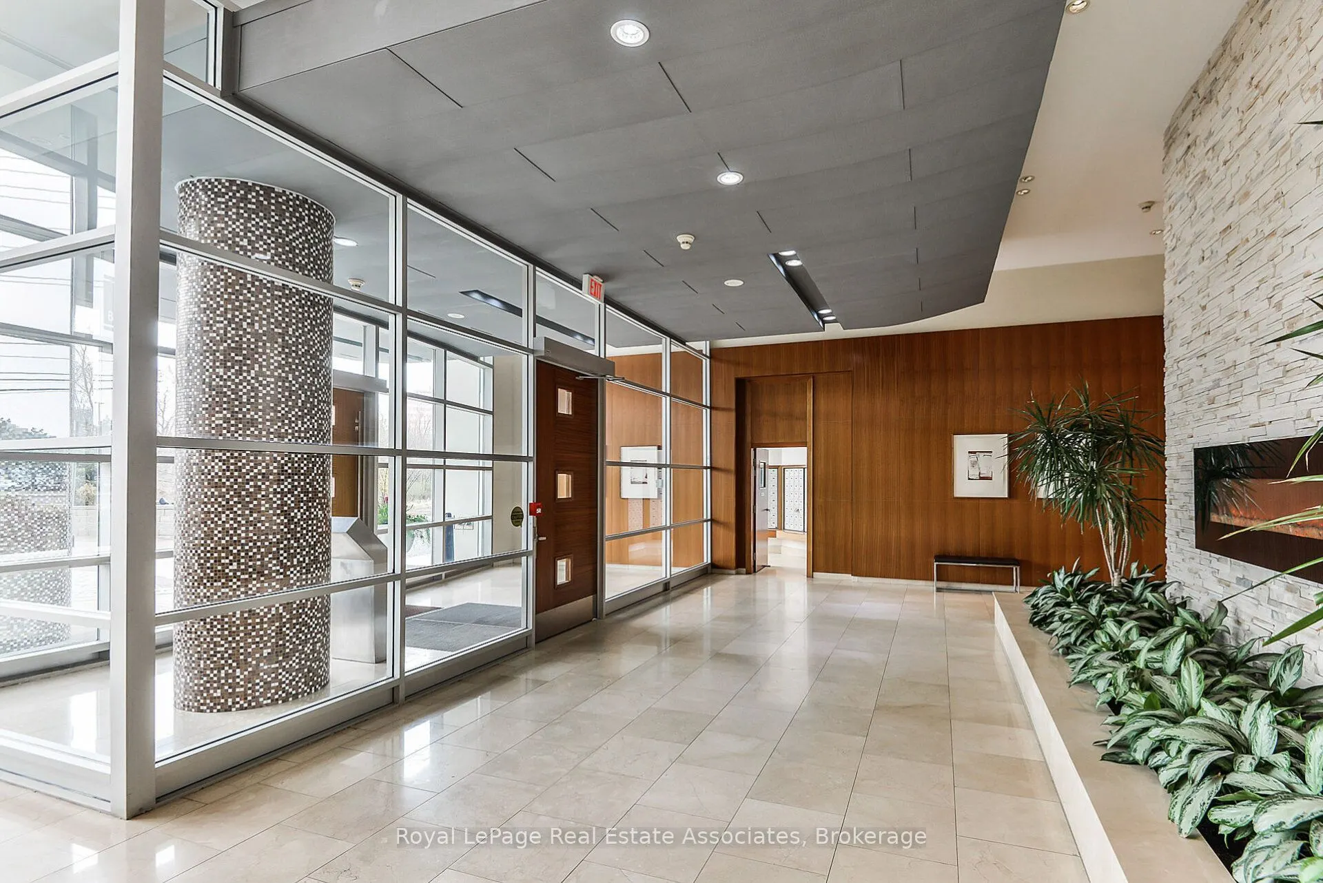 220 Burnhamthorpe Road W #305