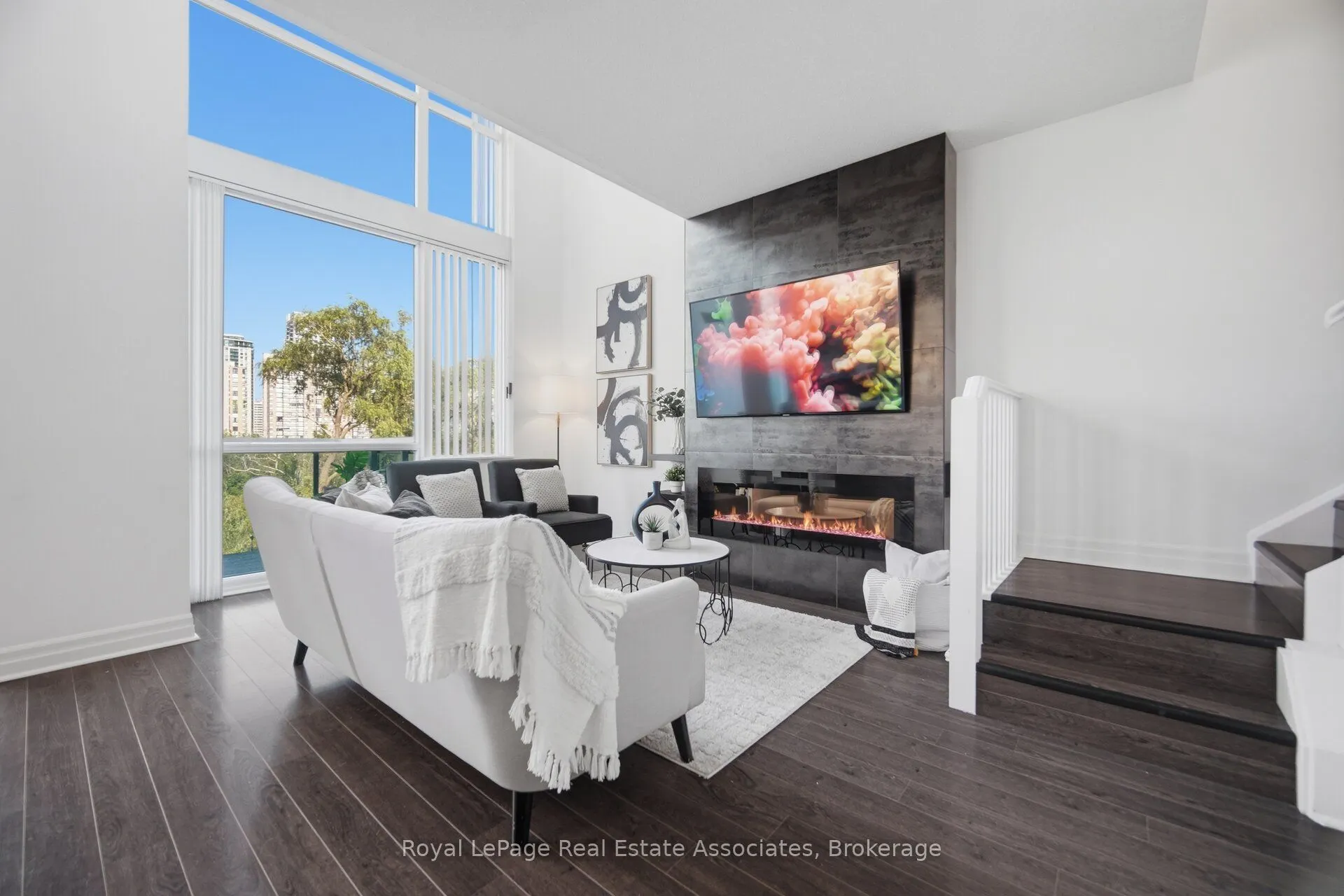 220 Burnhamthorpe Road W #305