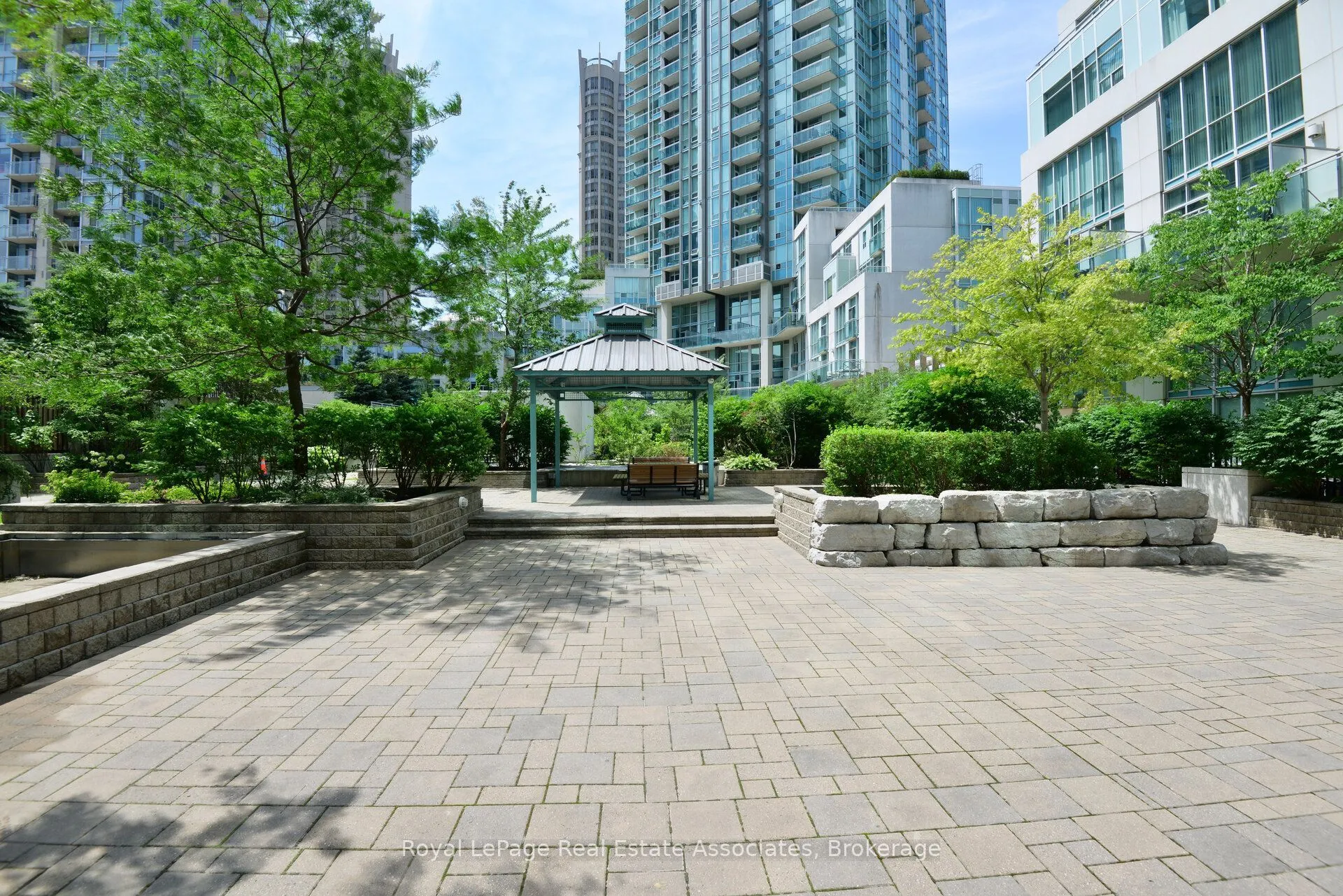 220 Burnhamthorpe Road W #305