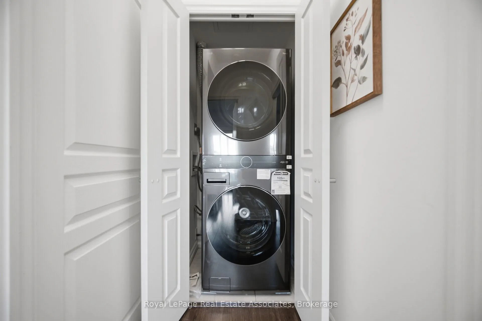 220 Burnhamthorpe Road W #305