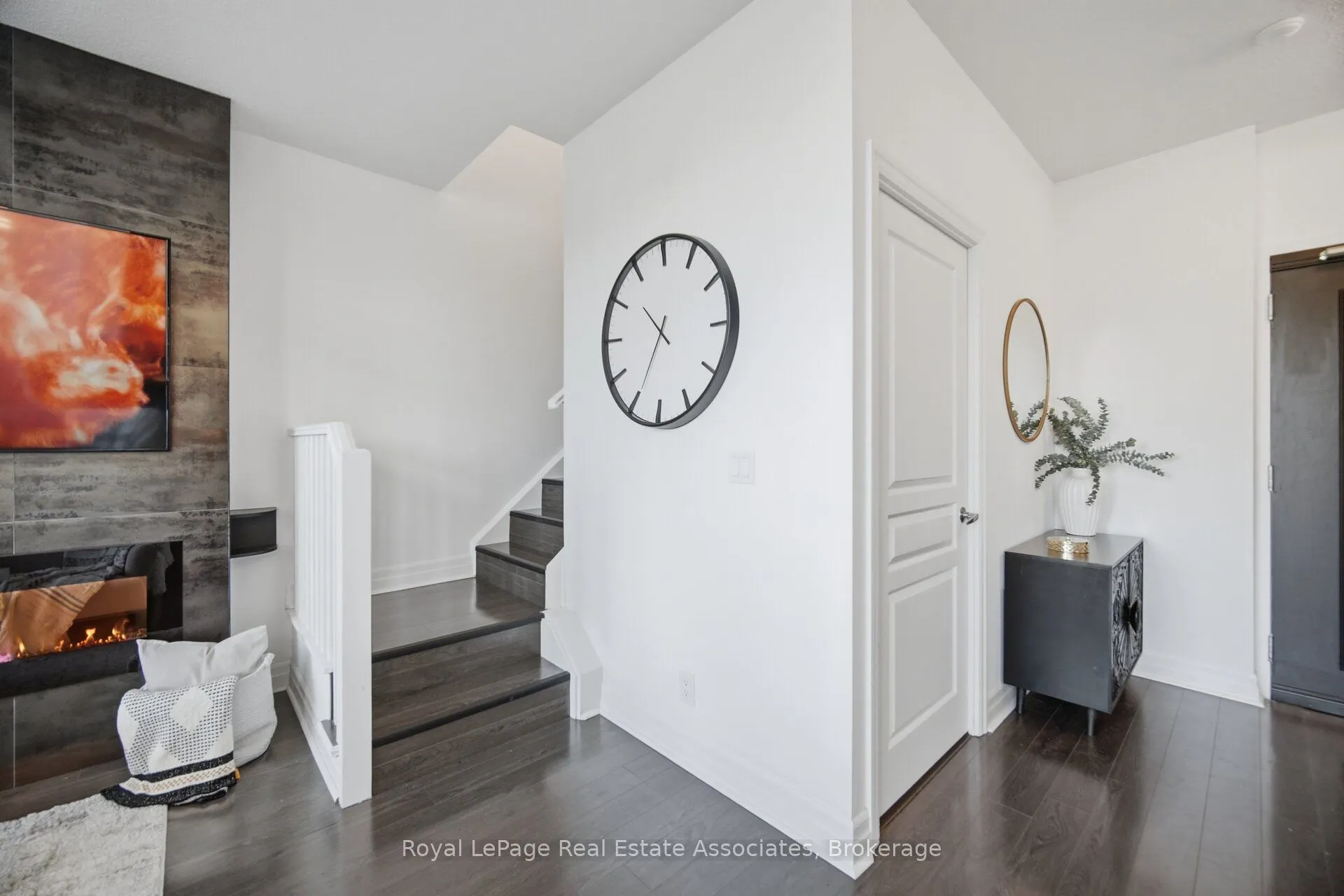 220 Burnhamthorpe Road W #305
