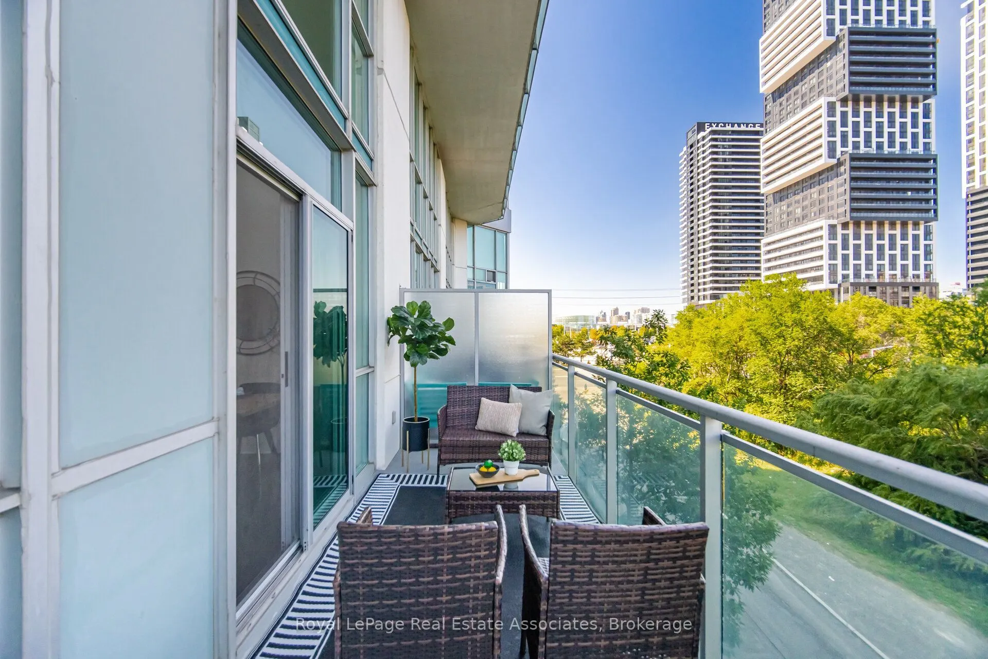 220 Burnhamthorpe Road W #305