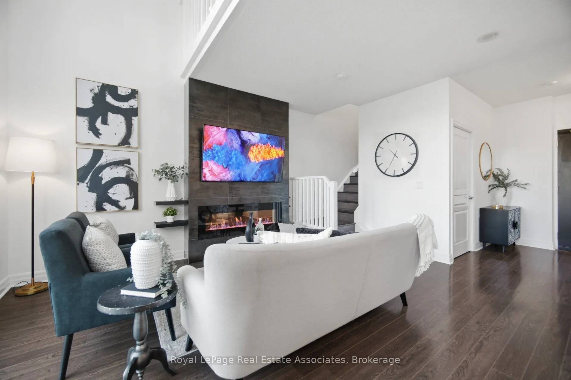220 Burnhamthorpe Road W #305