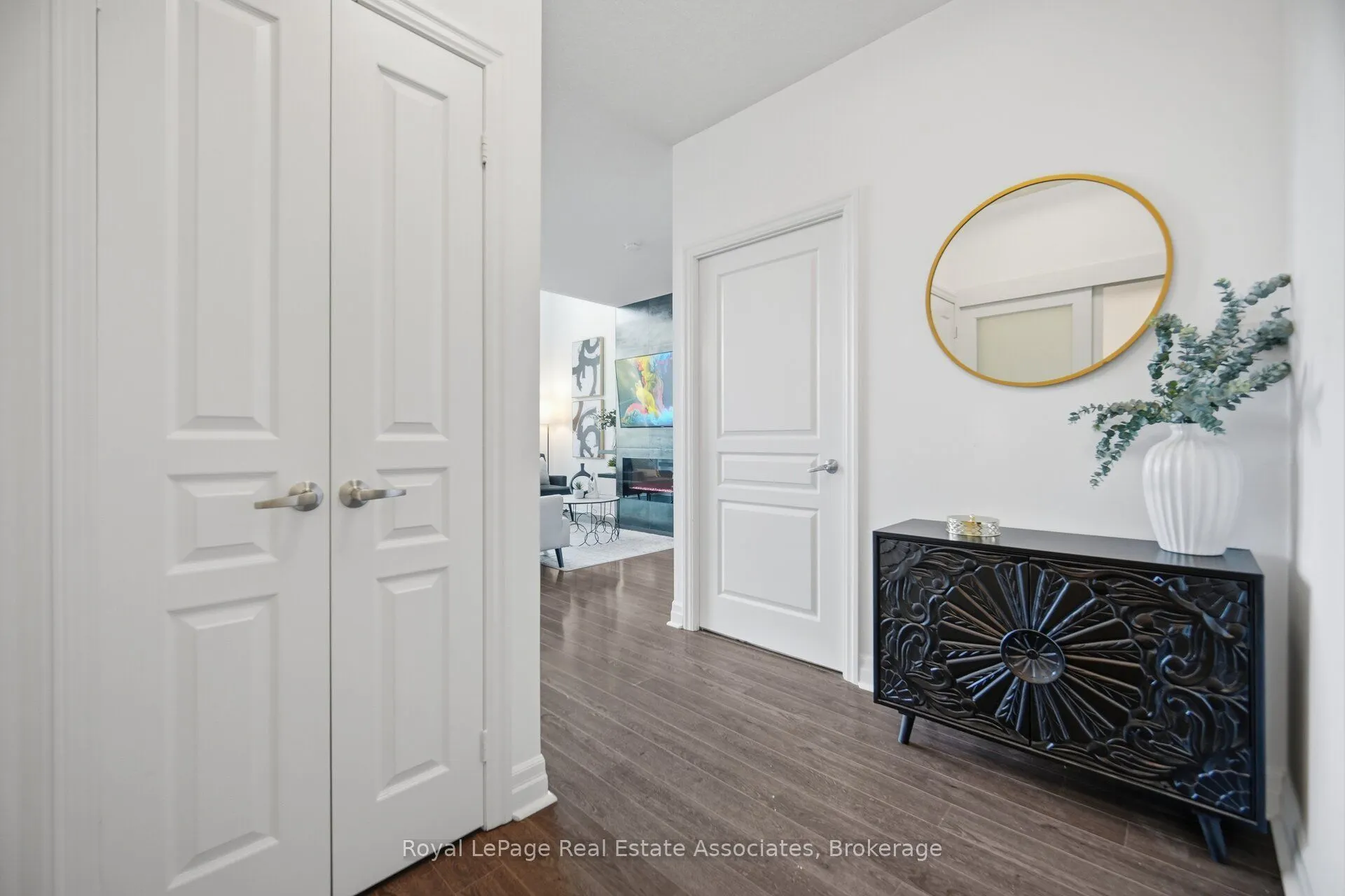 220 Burnhamthorpe Road W #305