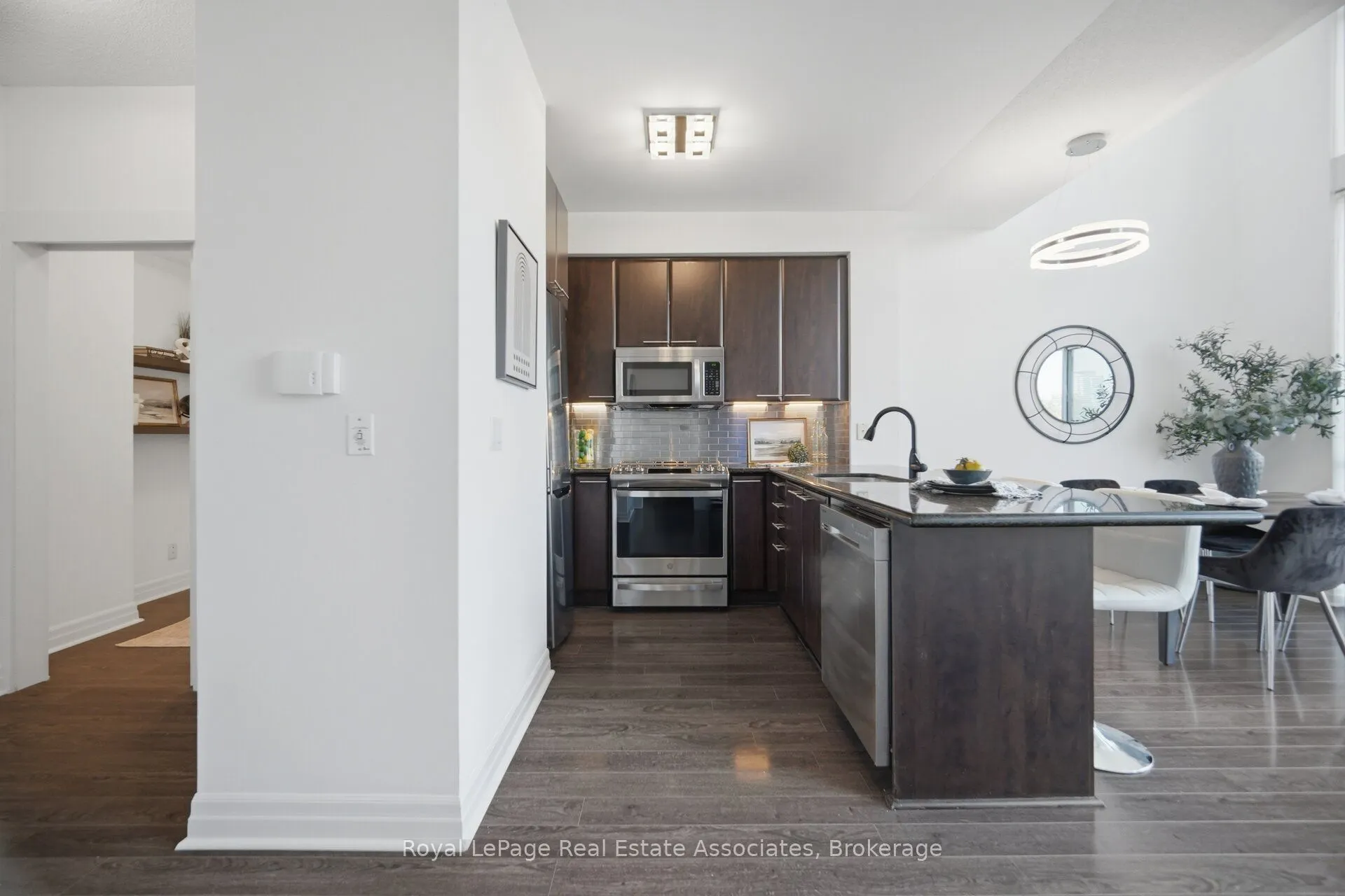 220 Burnhamthorpe Road W #305