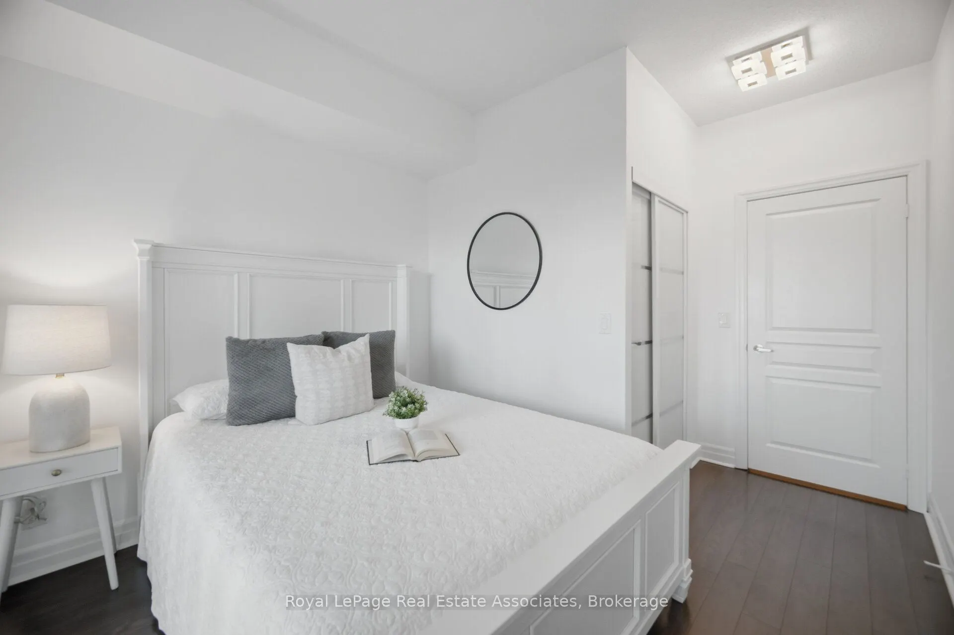 220 Burnhamthorpe Road W #305