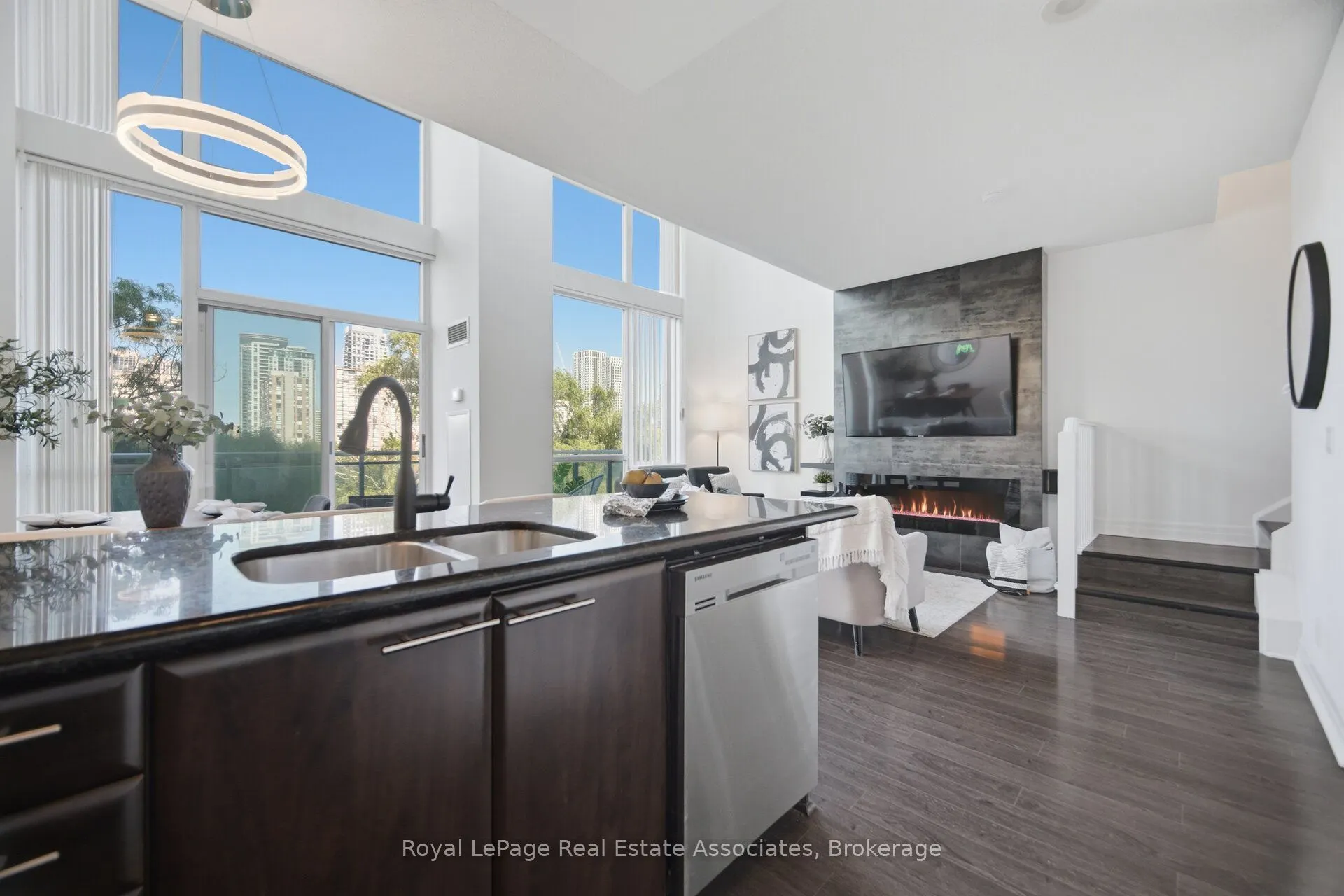 220 Burnhamthorpe Road W #305