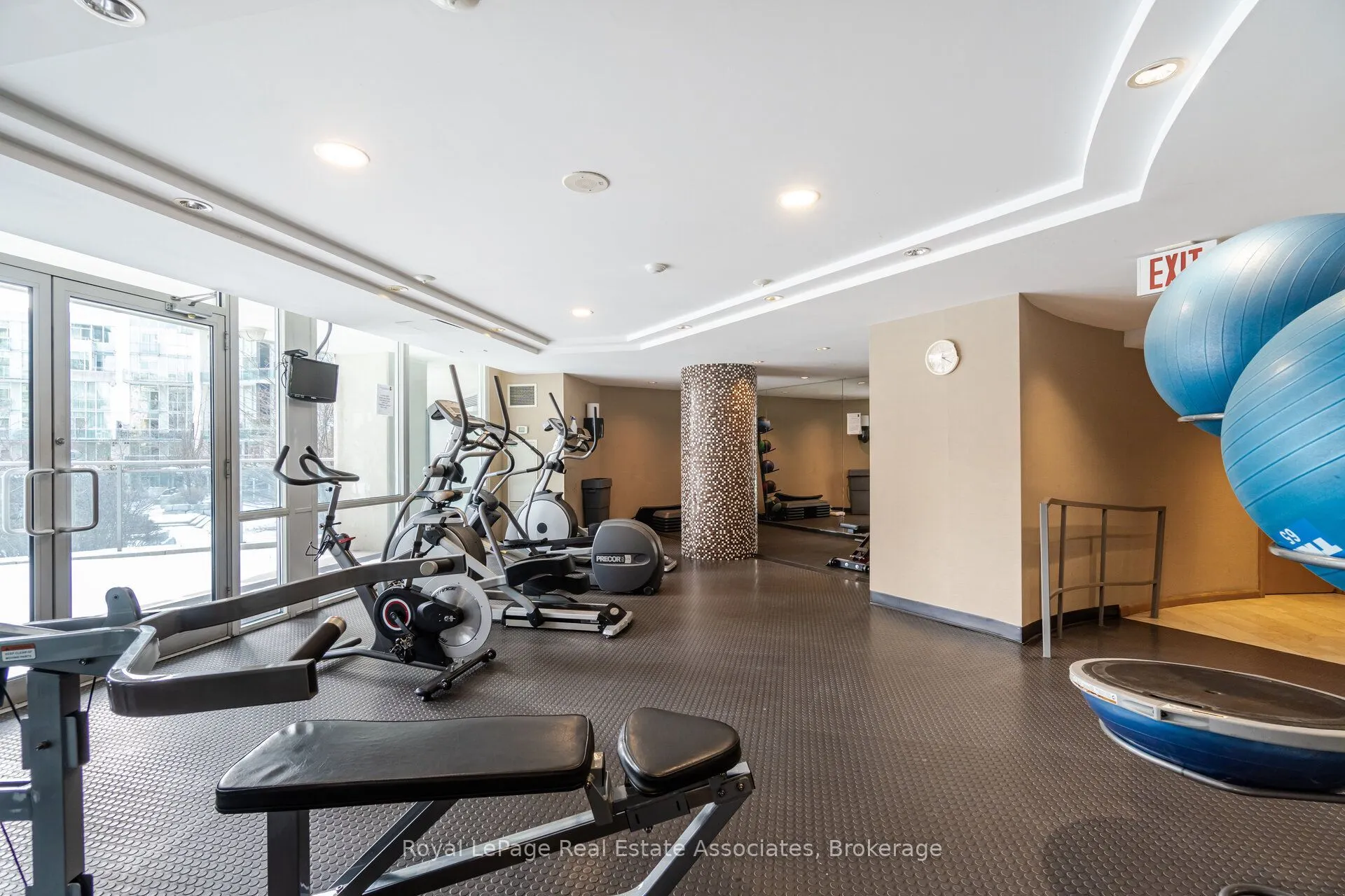 220 Burnhamthorpe Road W #305