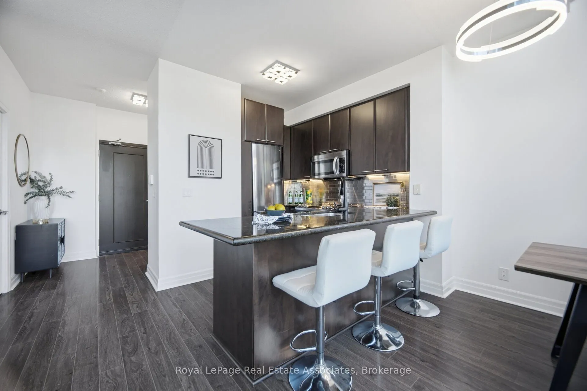 220 Burnhamthorpe Road W #305