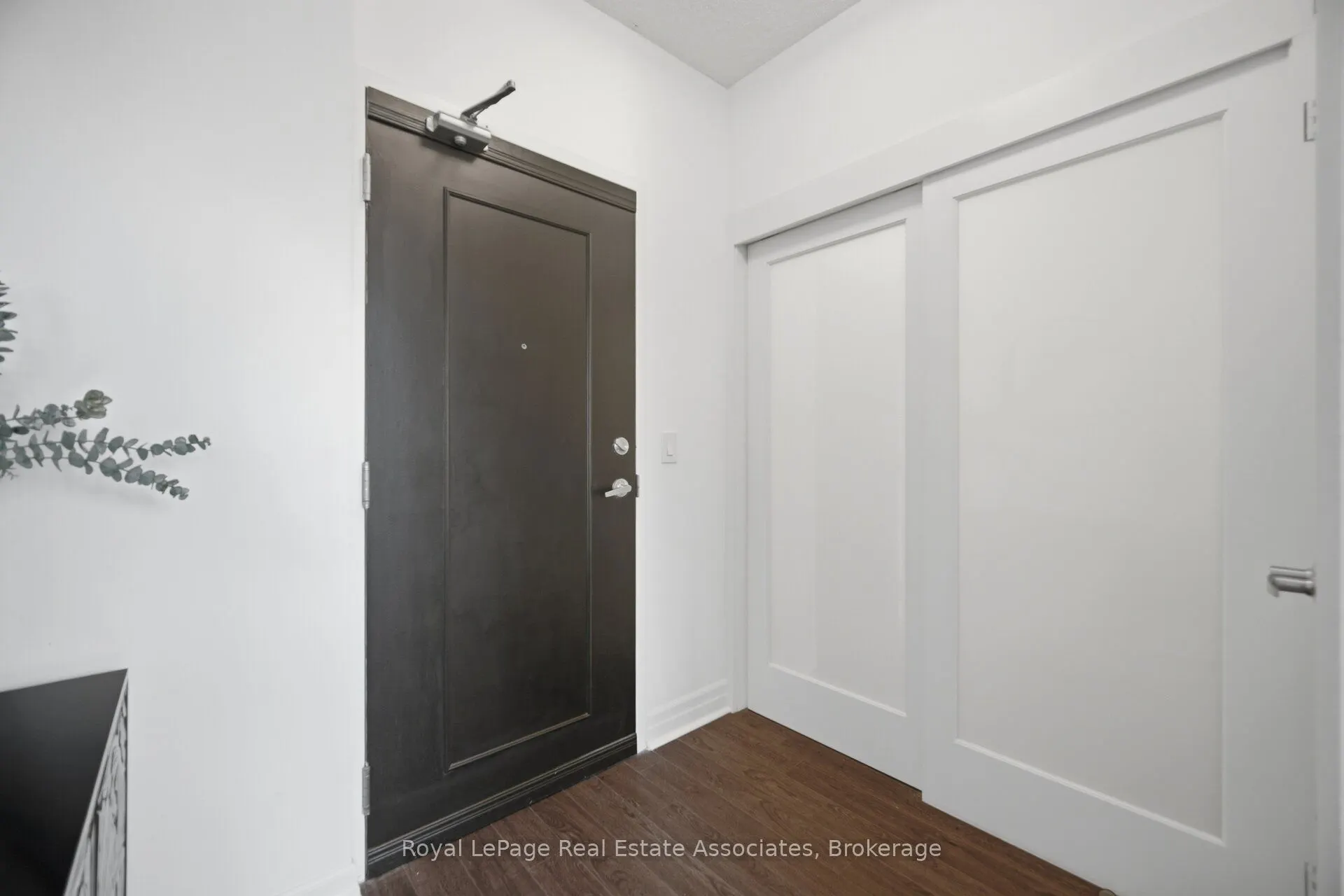 220 Burnhamthorpe Road W #305