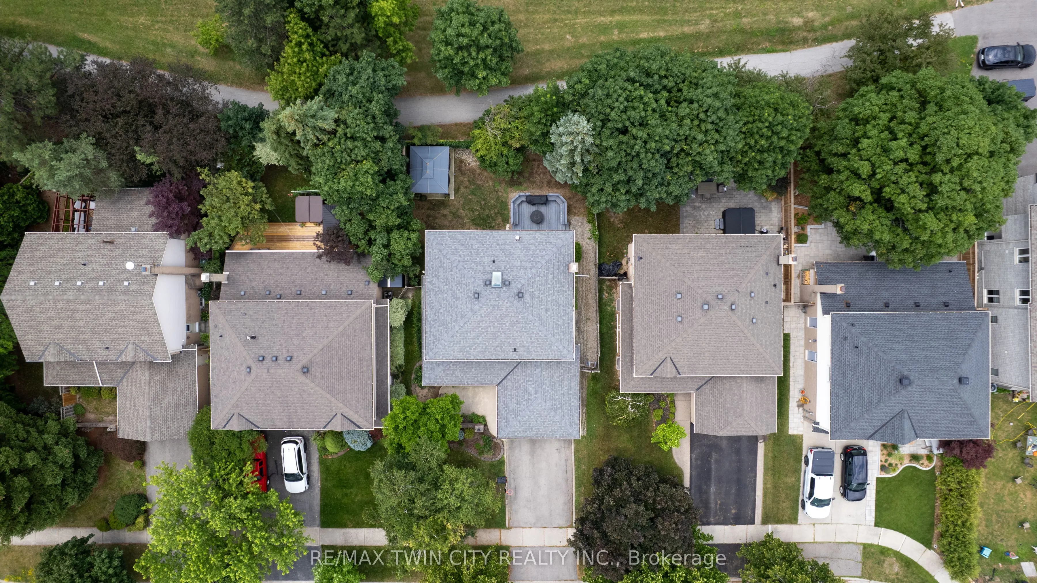 512 Hawthorne Crescent