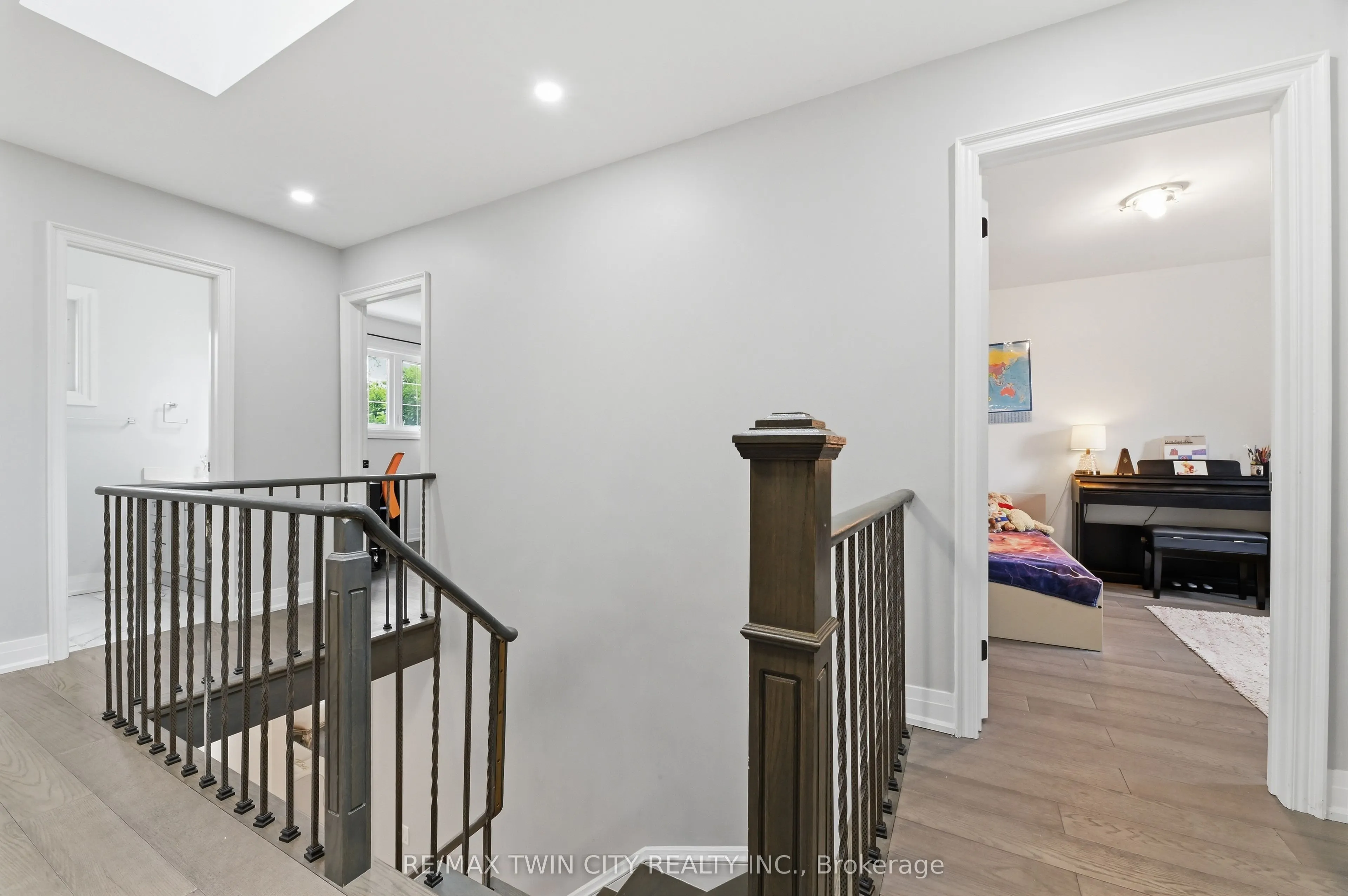 512 Hawthorne Crescent