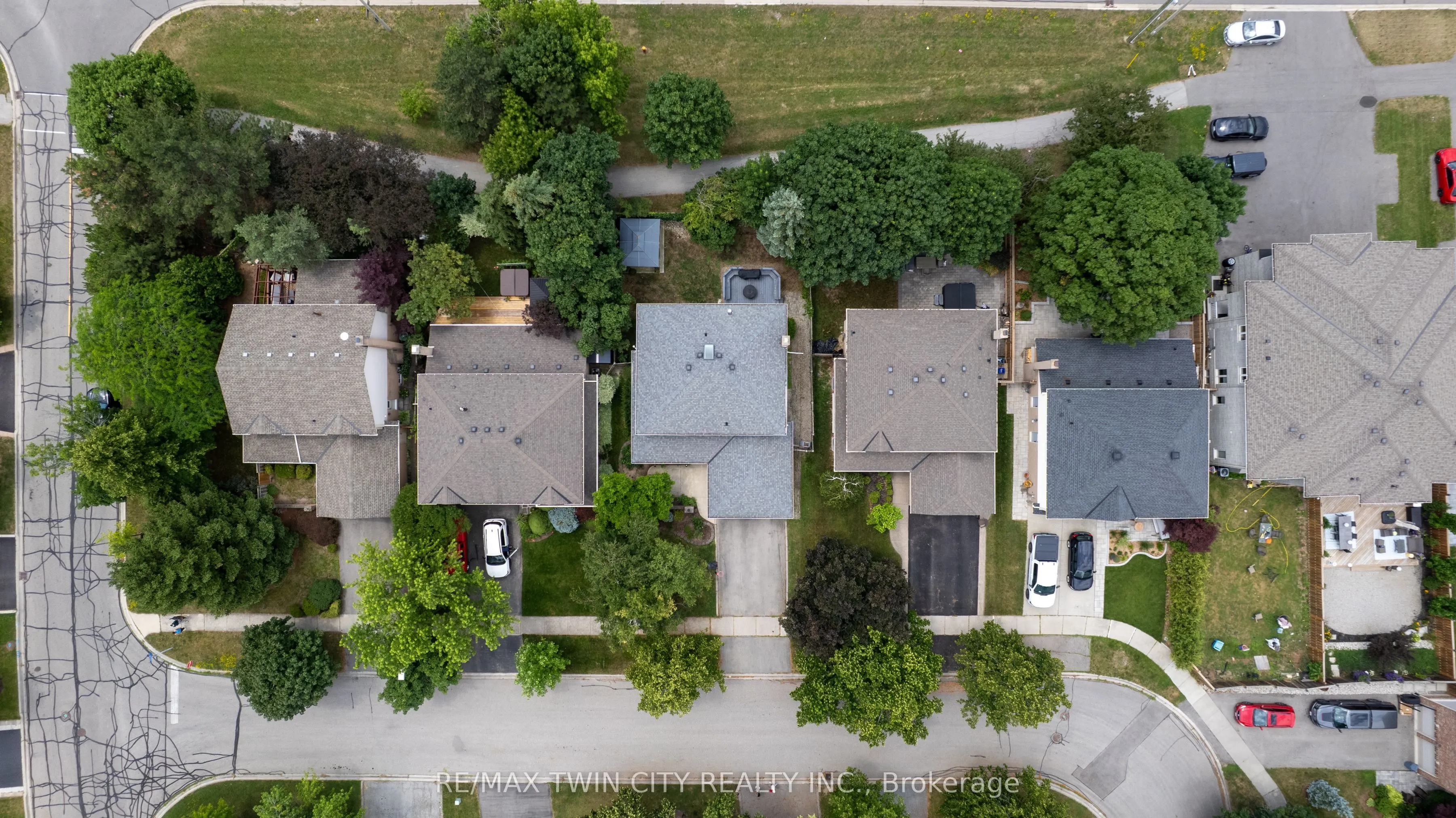 512 Hawthorne Crescent