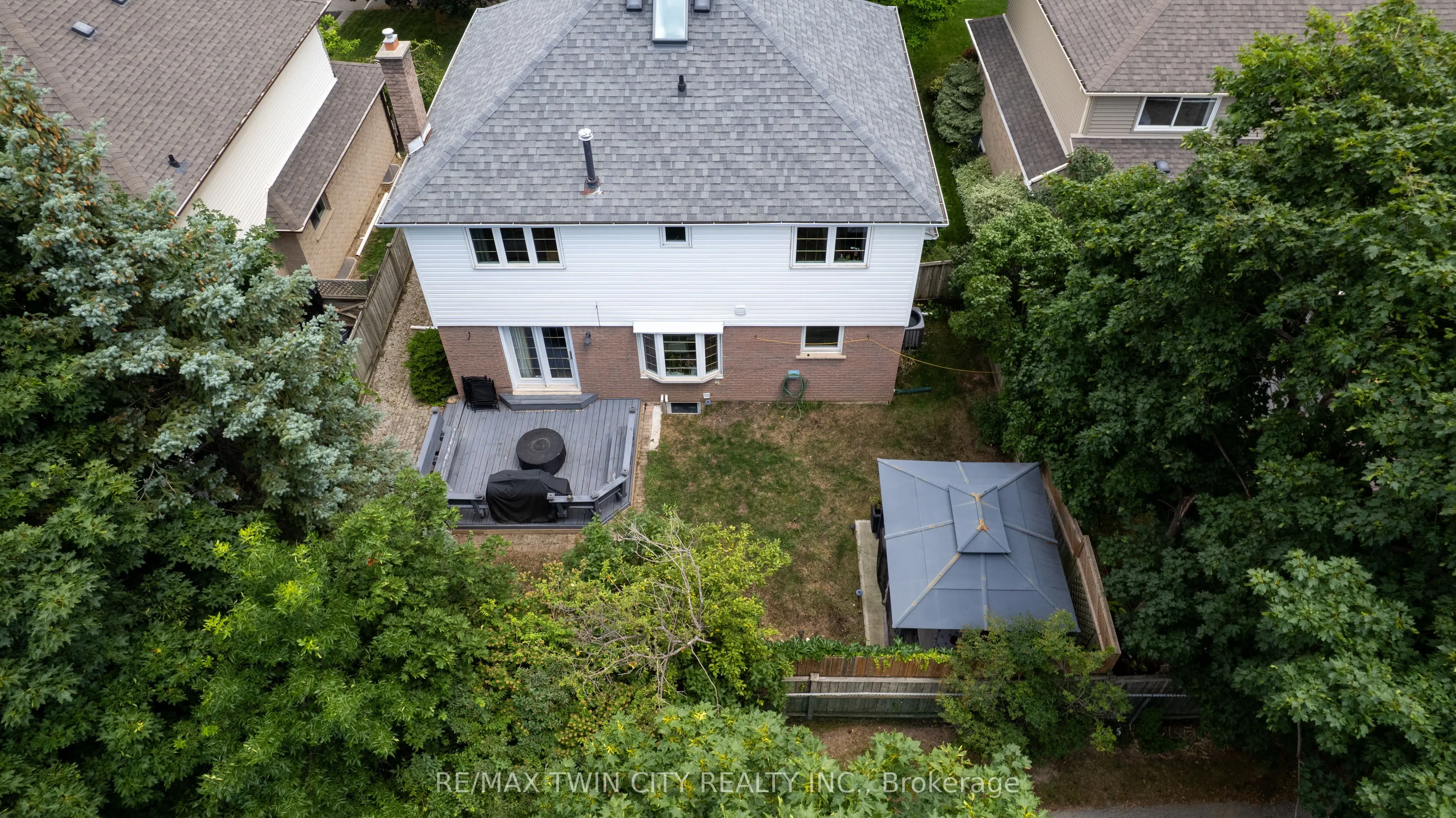 512 Hawthorne Crescent