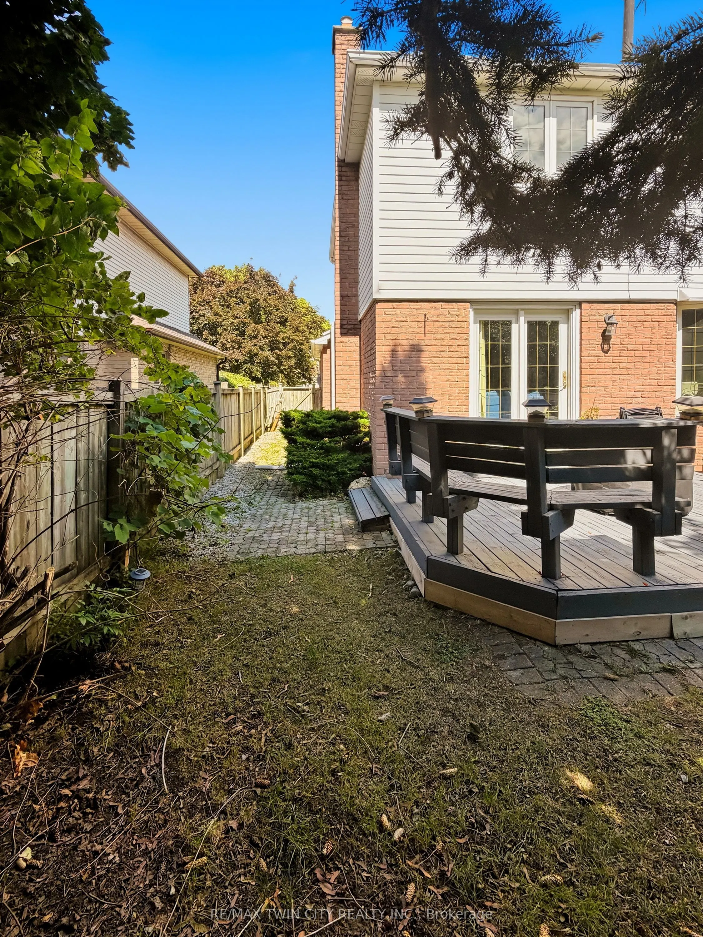 512 Hawthorne Crescent