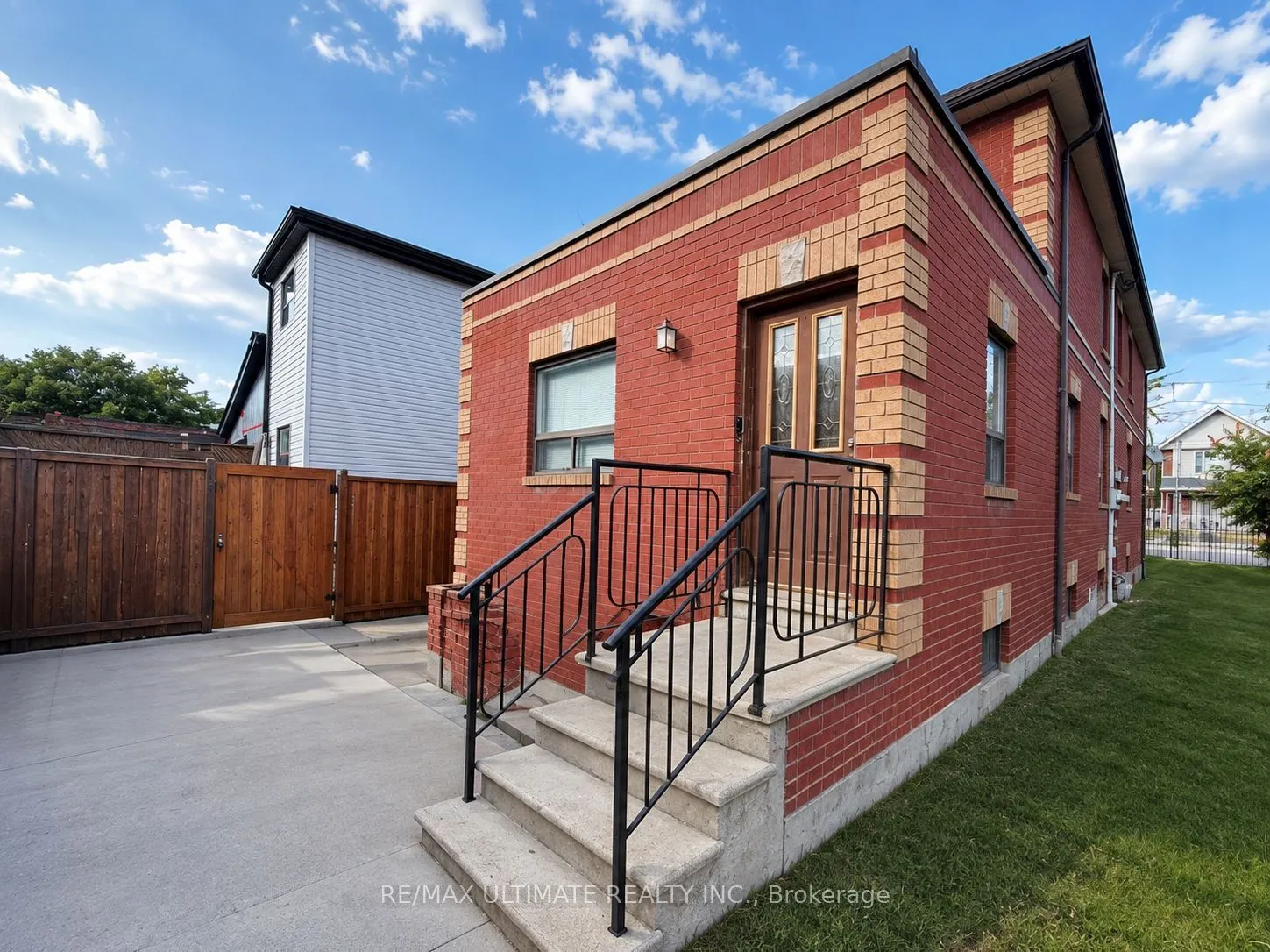 1440 DUFFERIN Street
