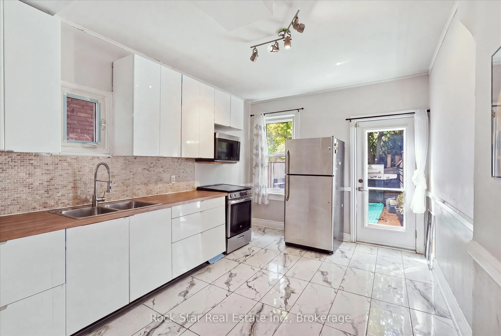 1259 Davenport Road