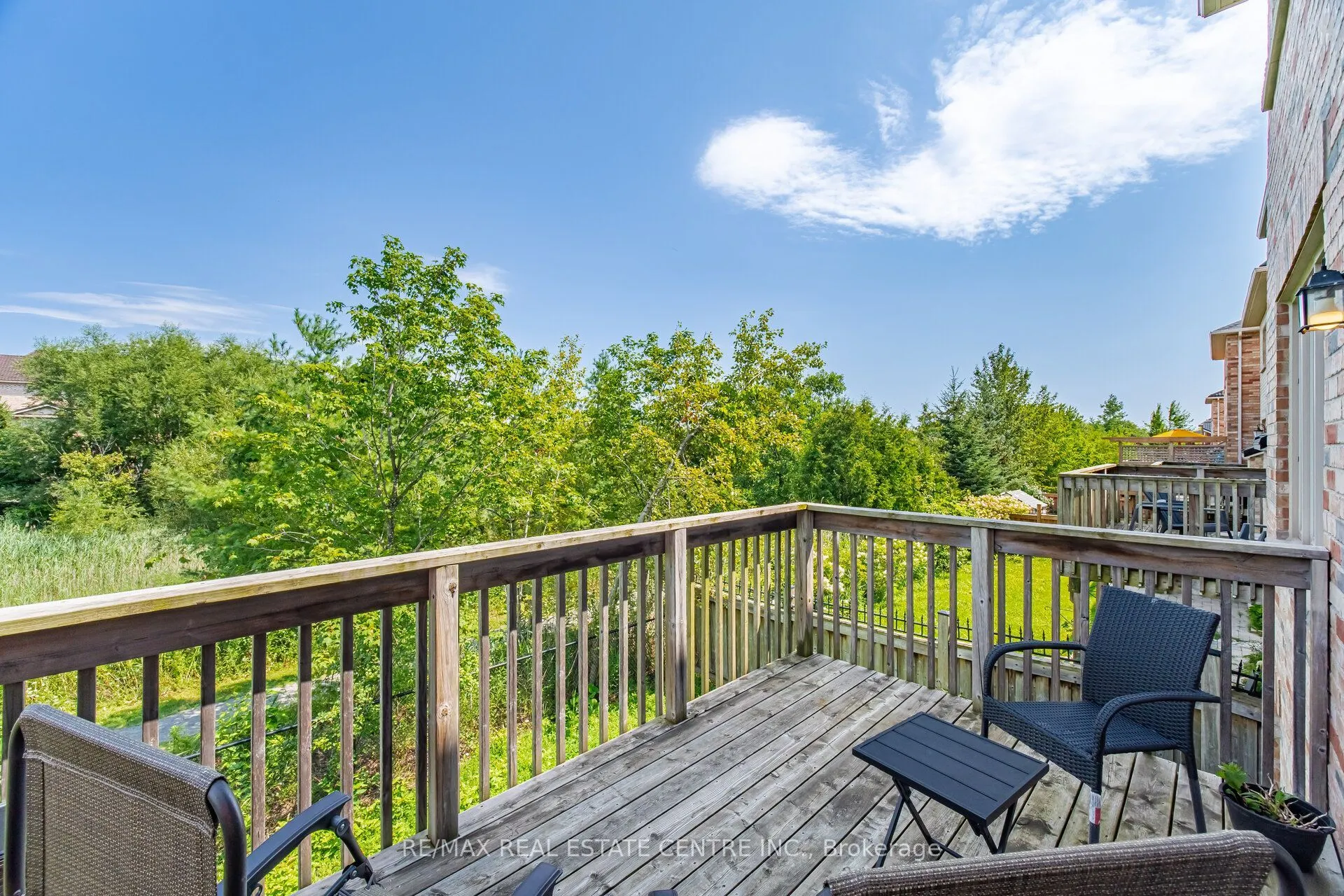 2425 QUETICO Crescent